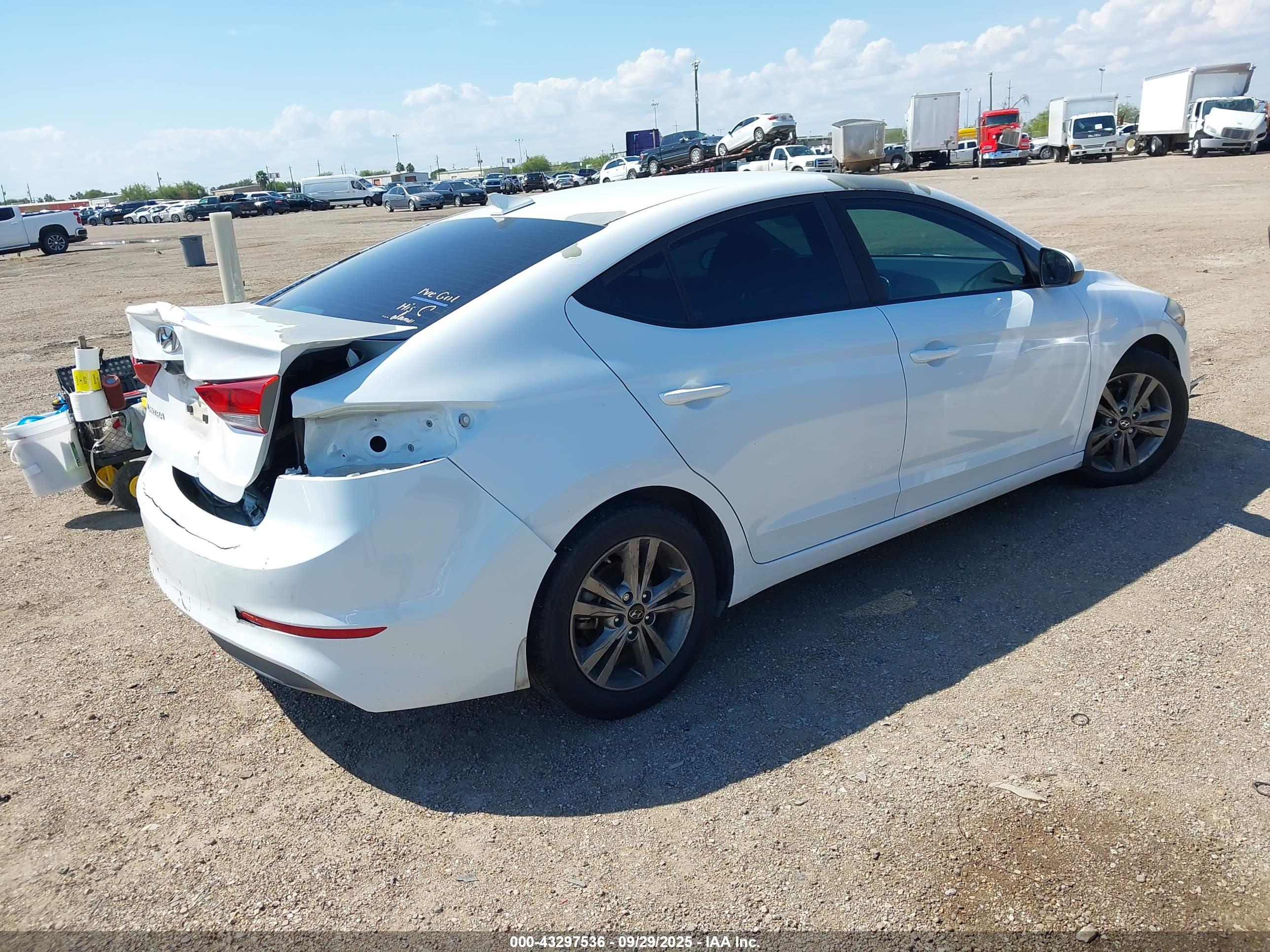 HYUNDAI ELANTRA image 4