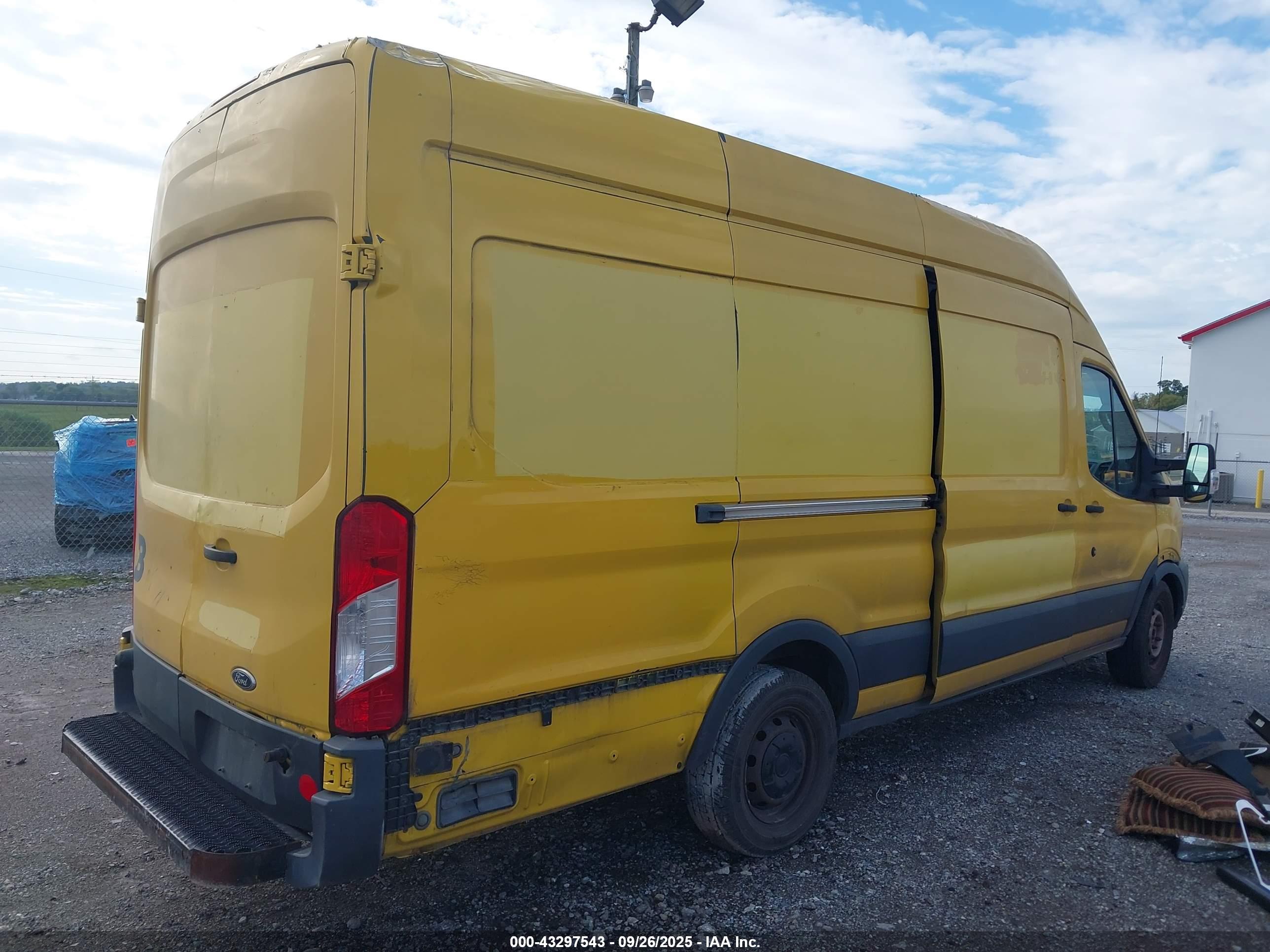 FORD TRANSIT-250 image 4