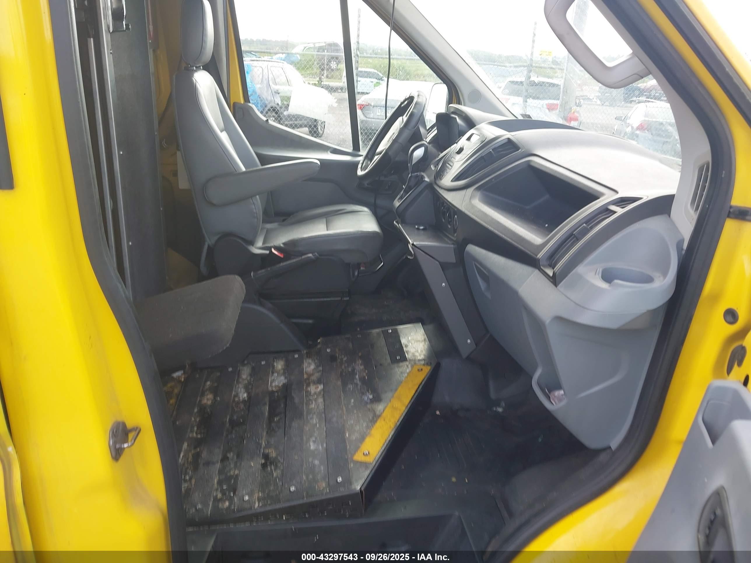 FORD TRANSIT-250 image 5