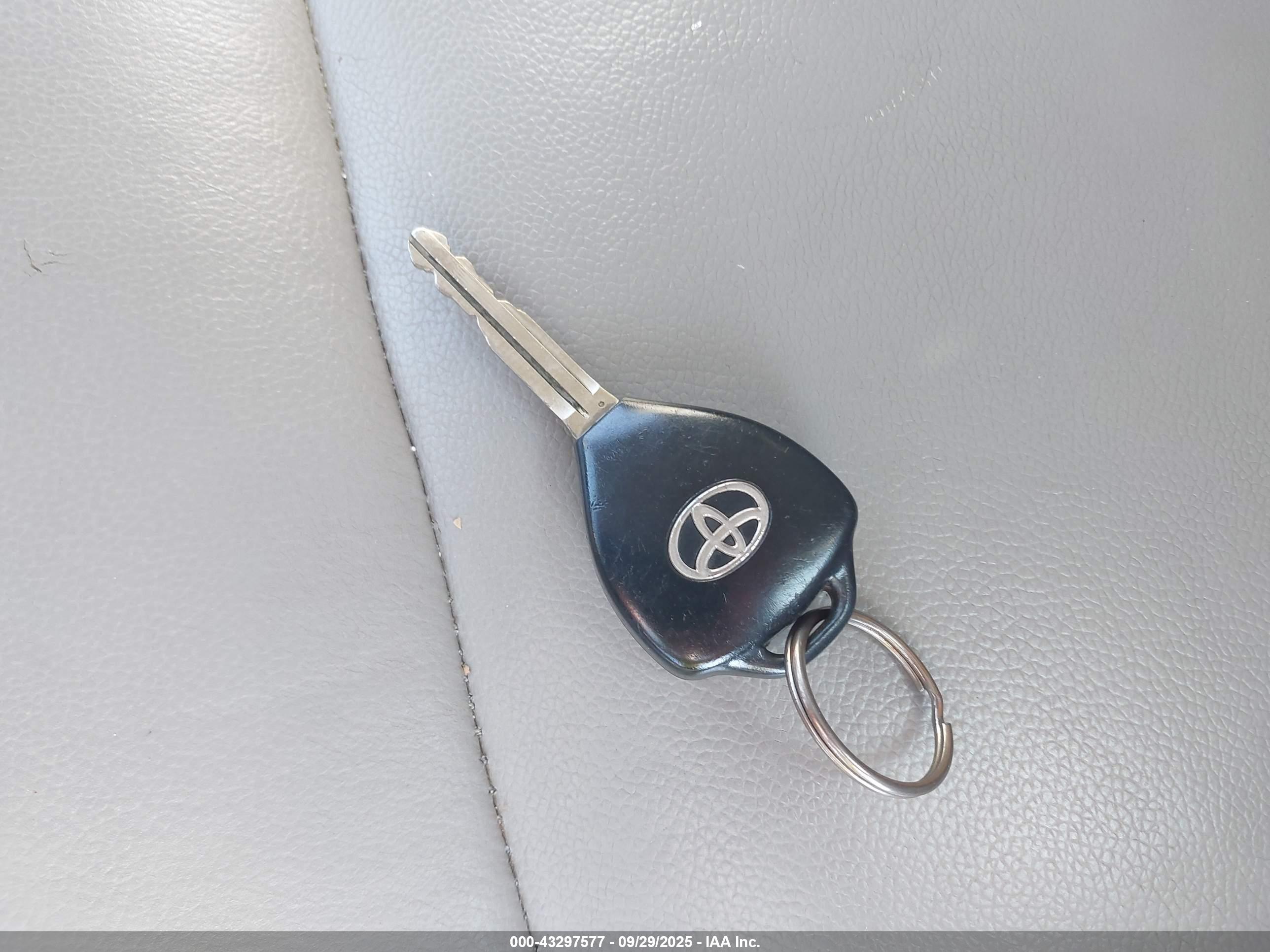 TOYOTA COROLLA image 11
