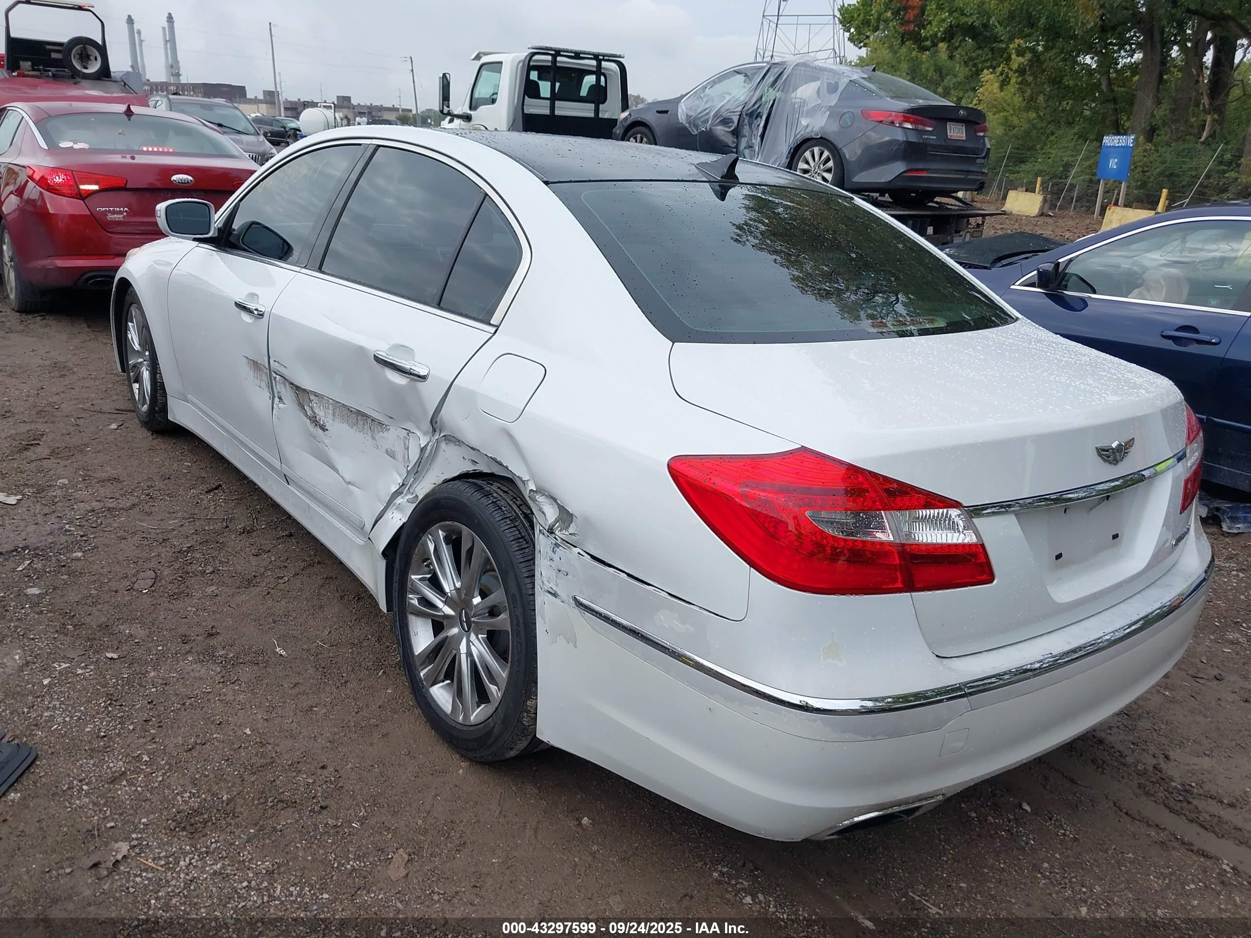 HYUNDAI GENESIS image 3