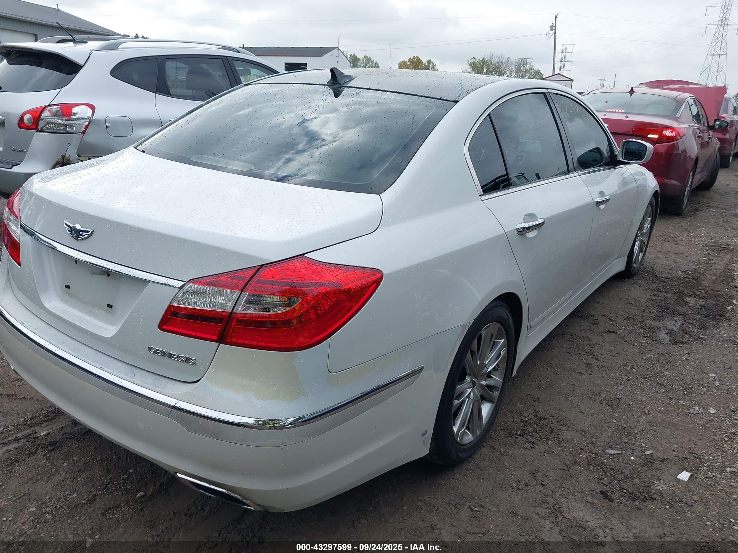 HYUNDAI GENESIS image 4