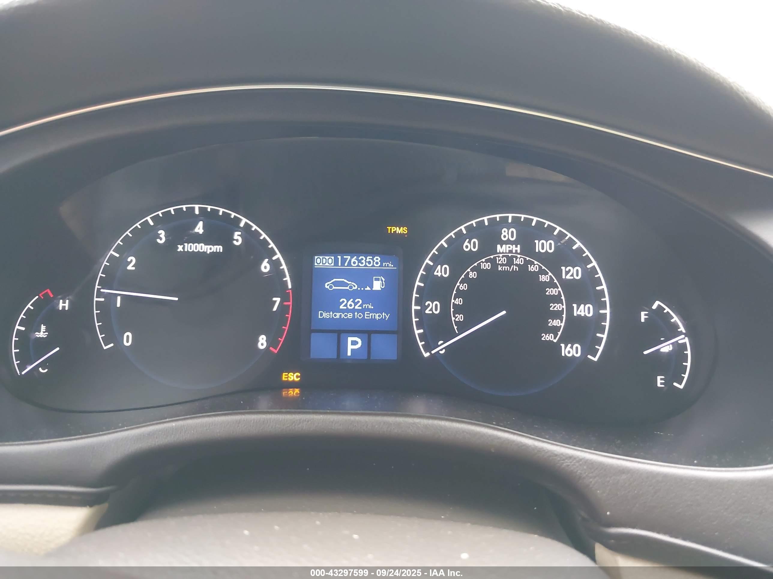 HYUNDAI GENESIS image 7