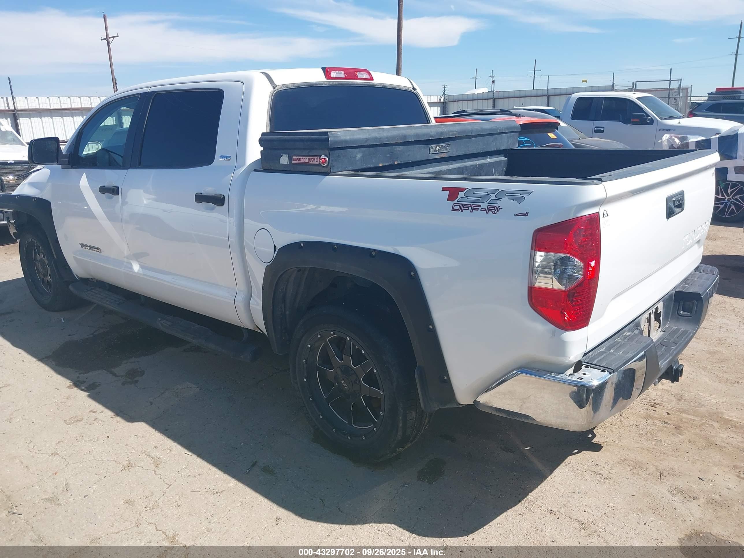 TOYOTA TUNDRA image 3