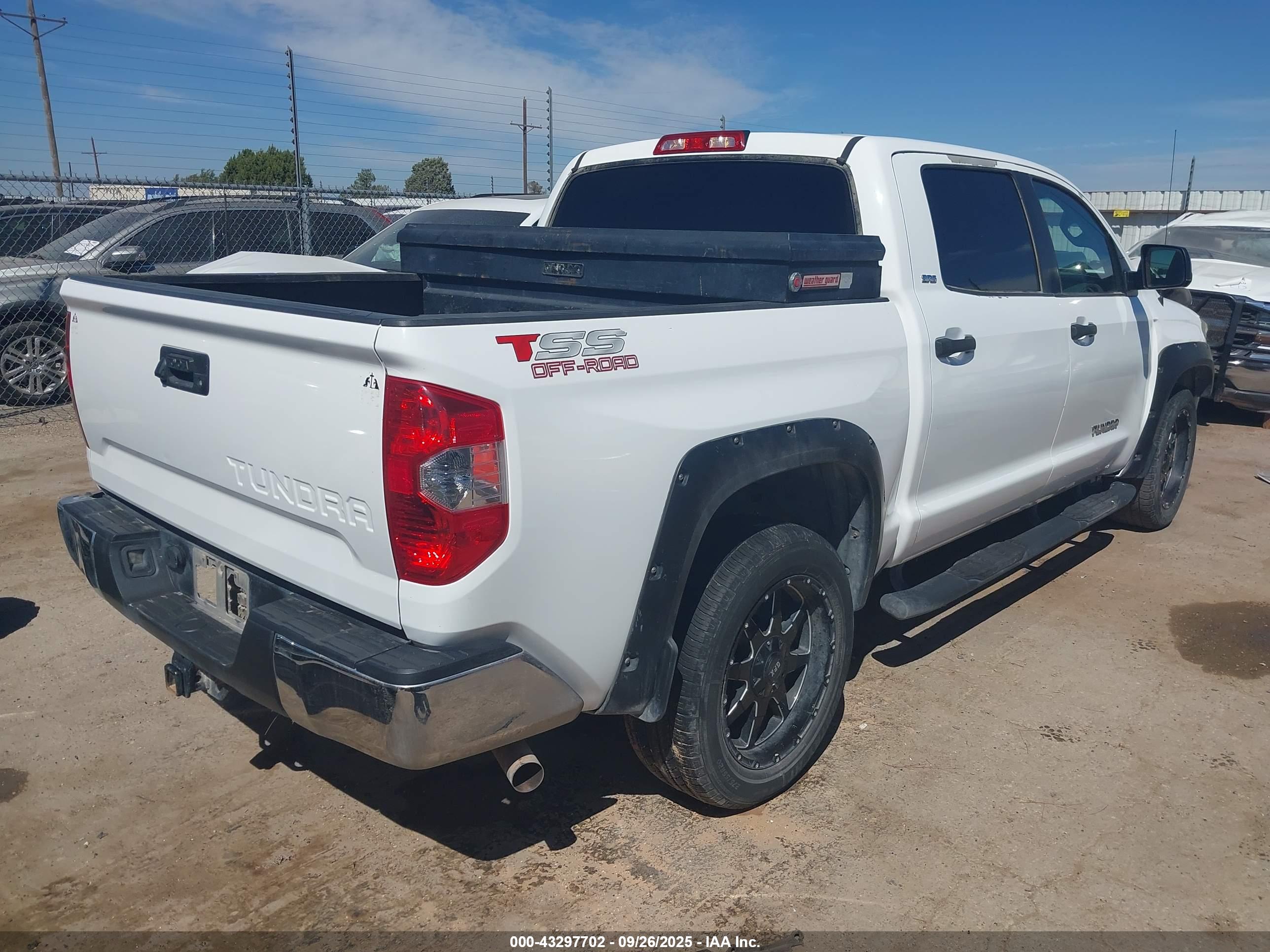 TOYOTA TUNDRA image 4
