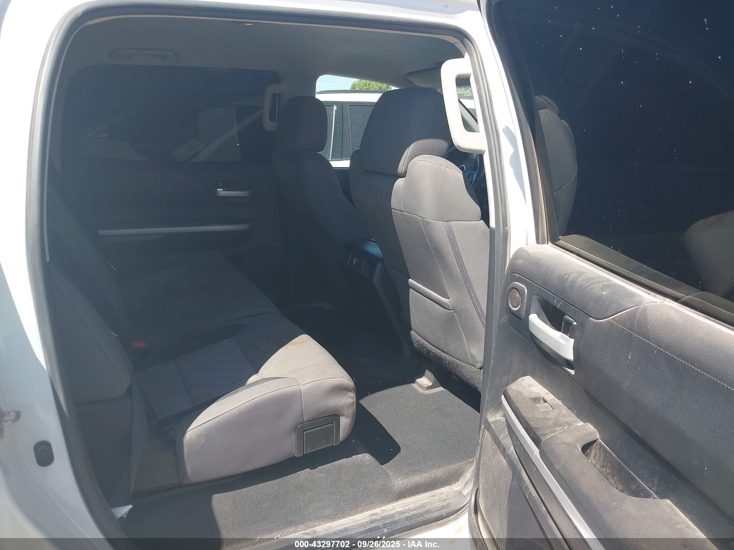 TOYOTA TUNDRA image 8