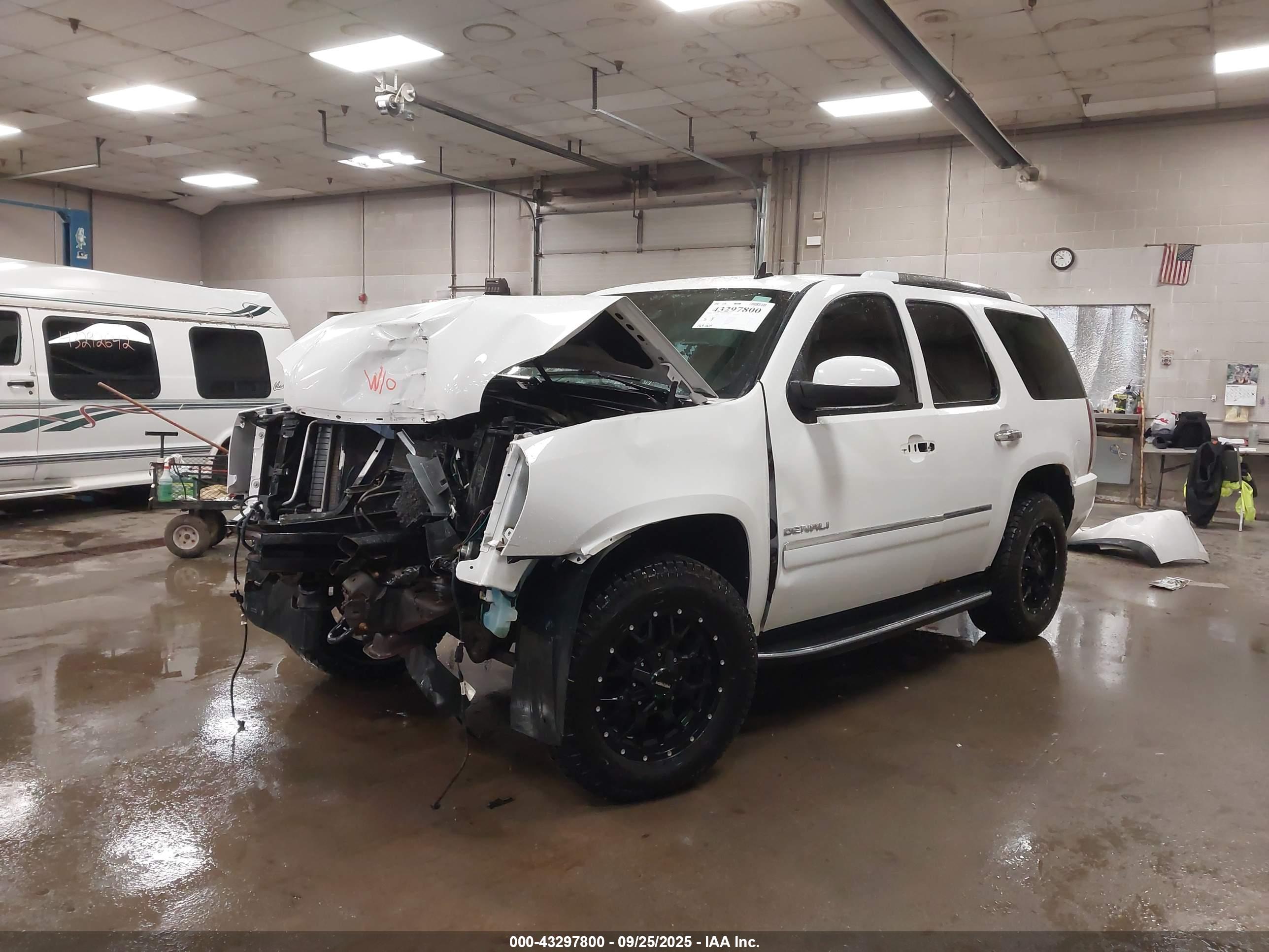 GMC YUKON image 2