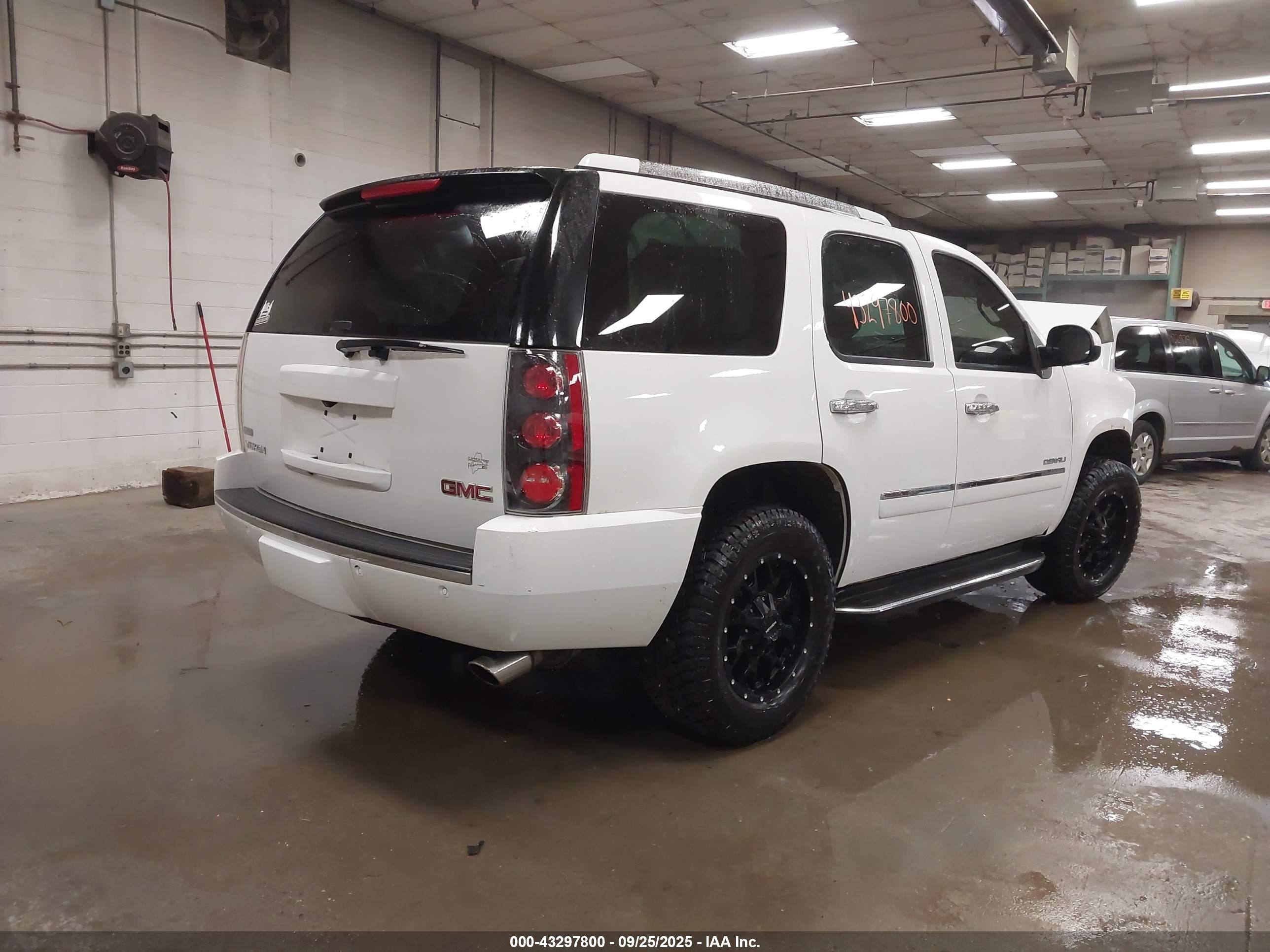 GMC YUKON image 4