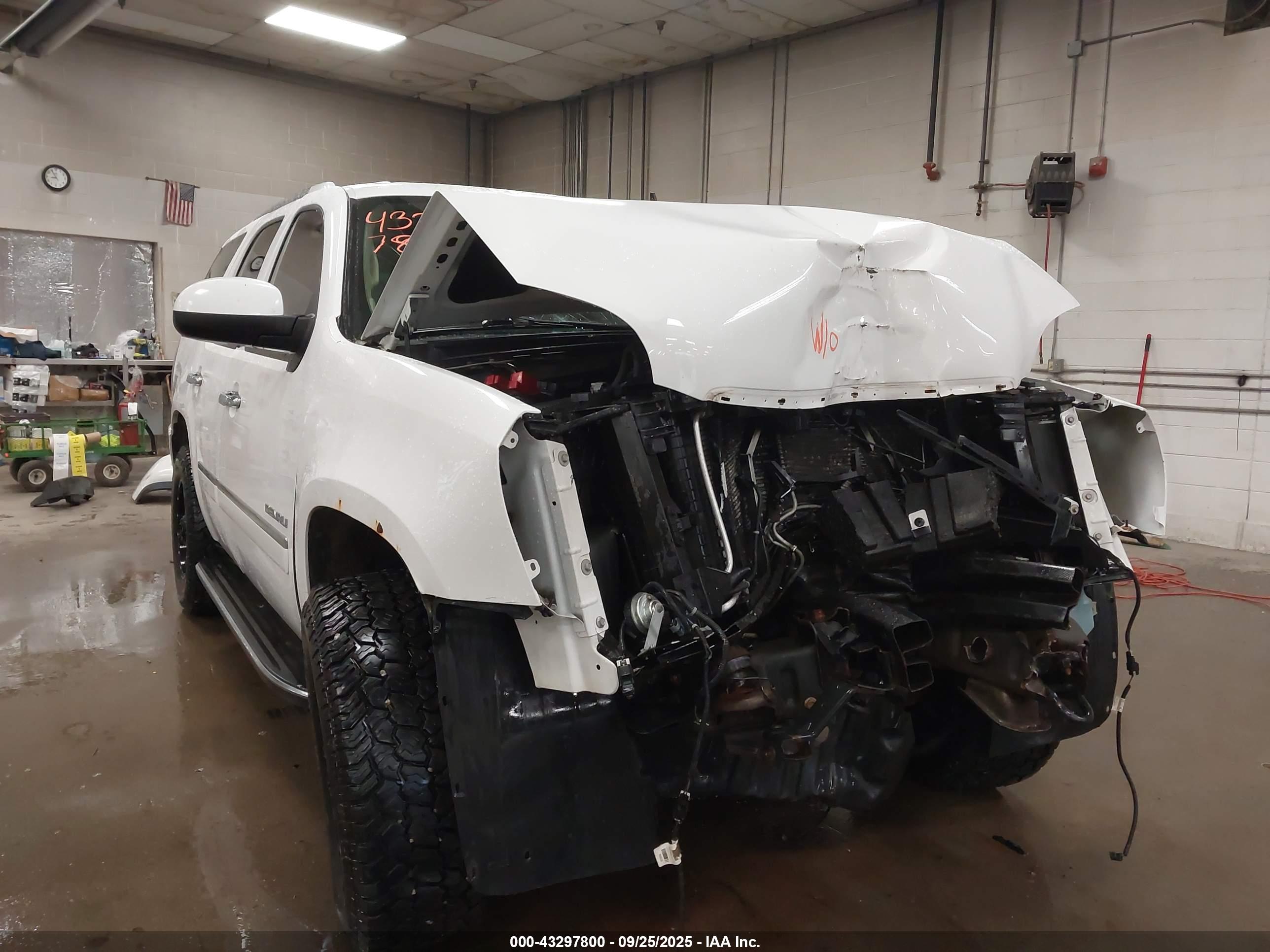 GMC YUKON image 6