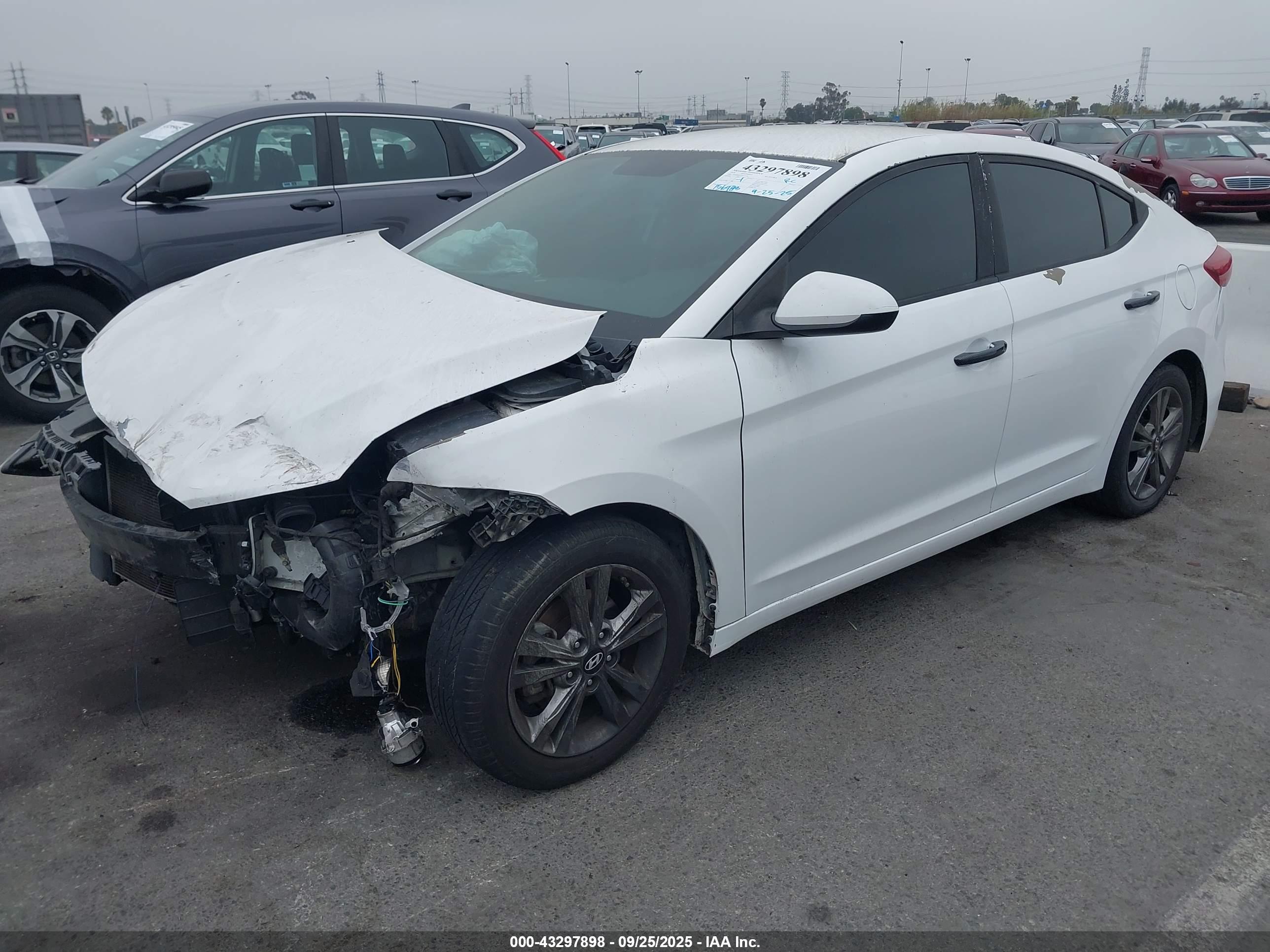 HYUNDAI ELANTRA image 2