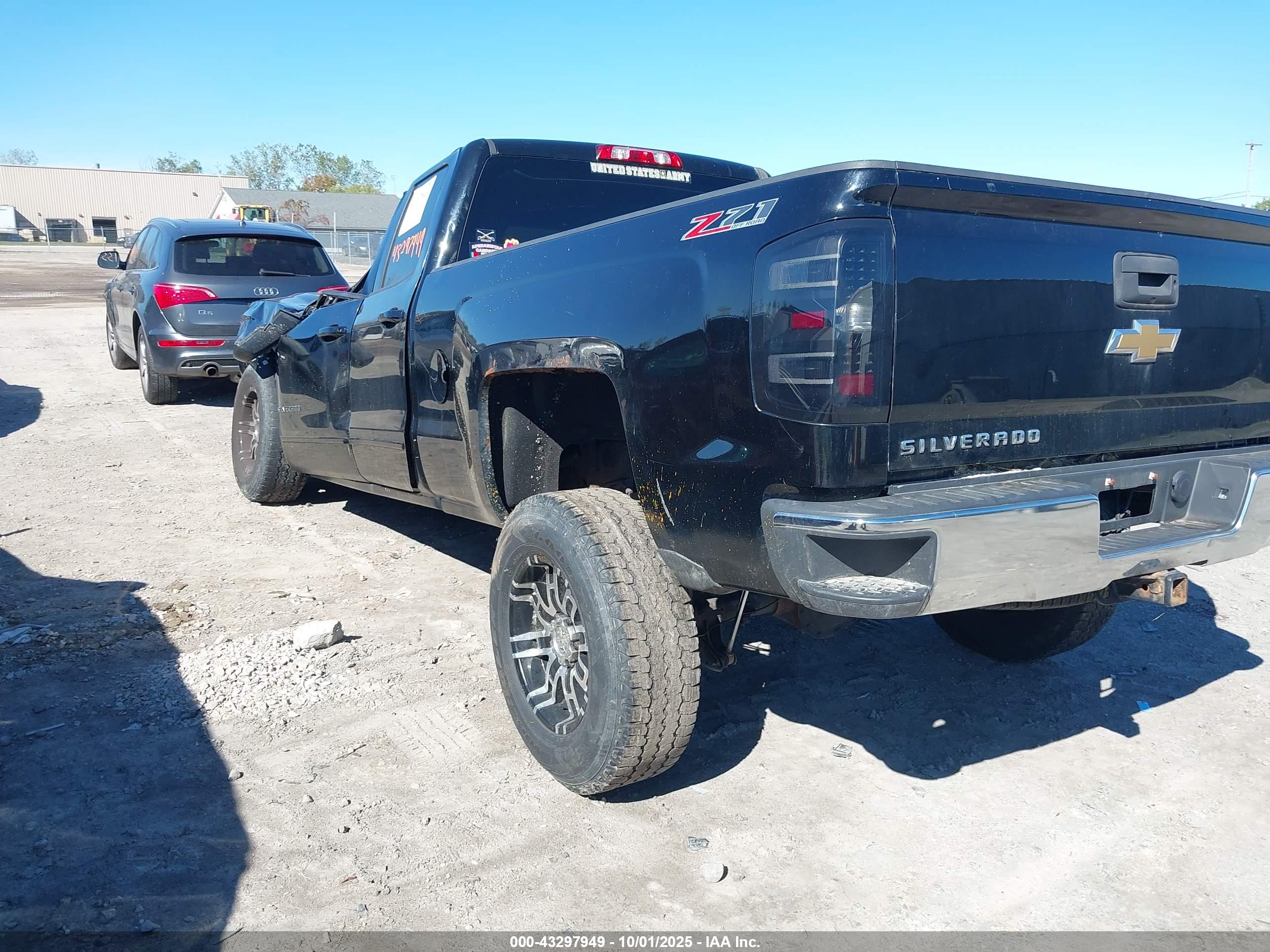 CHEVROLET SILVERADO image 3