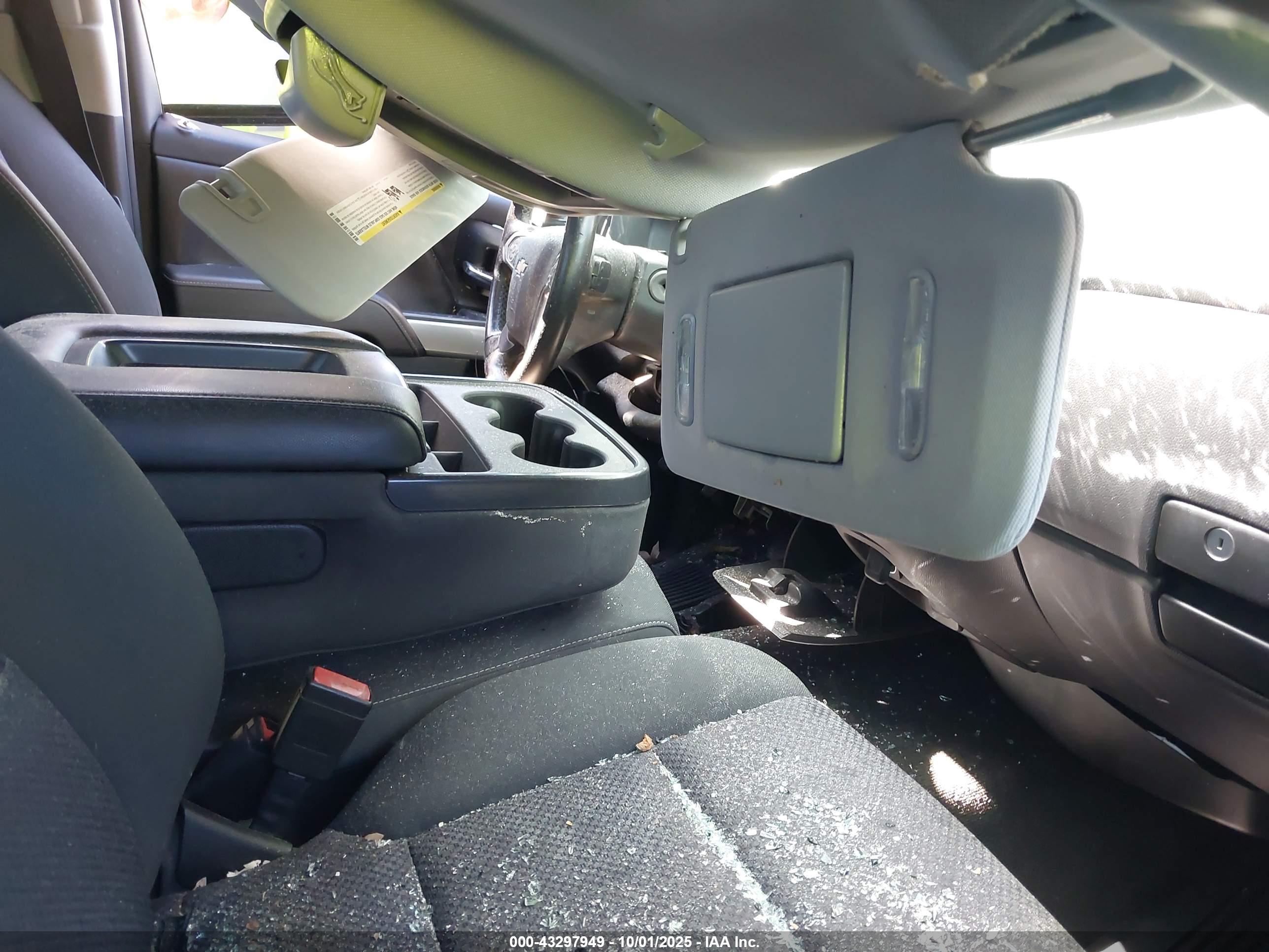 CHEVROLET SILVERADO image 5
