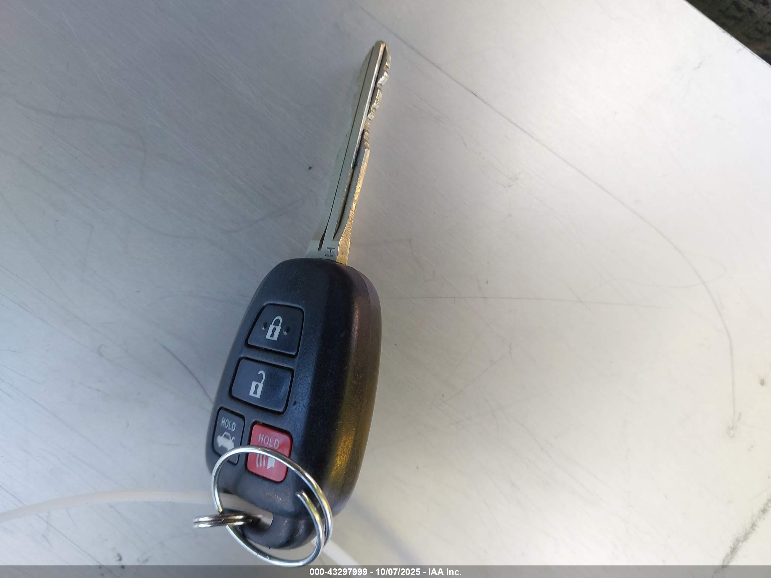 TOYOTA CAMRY image 11