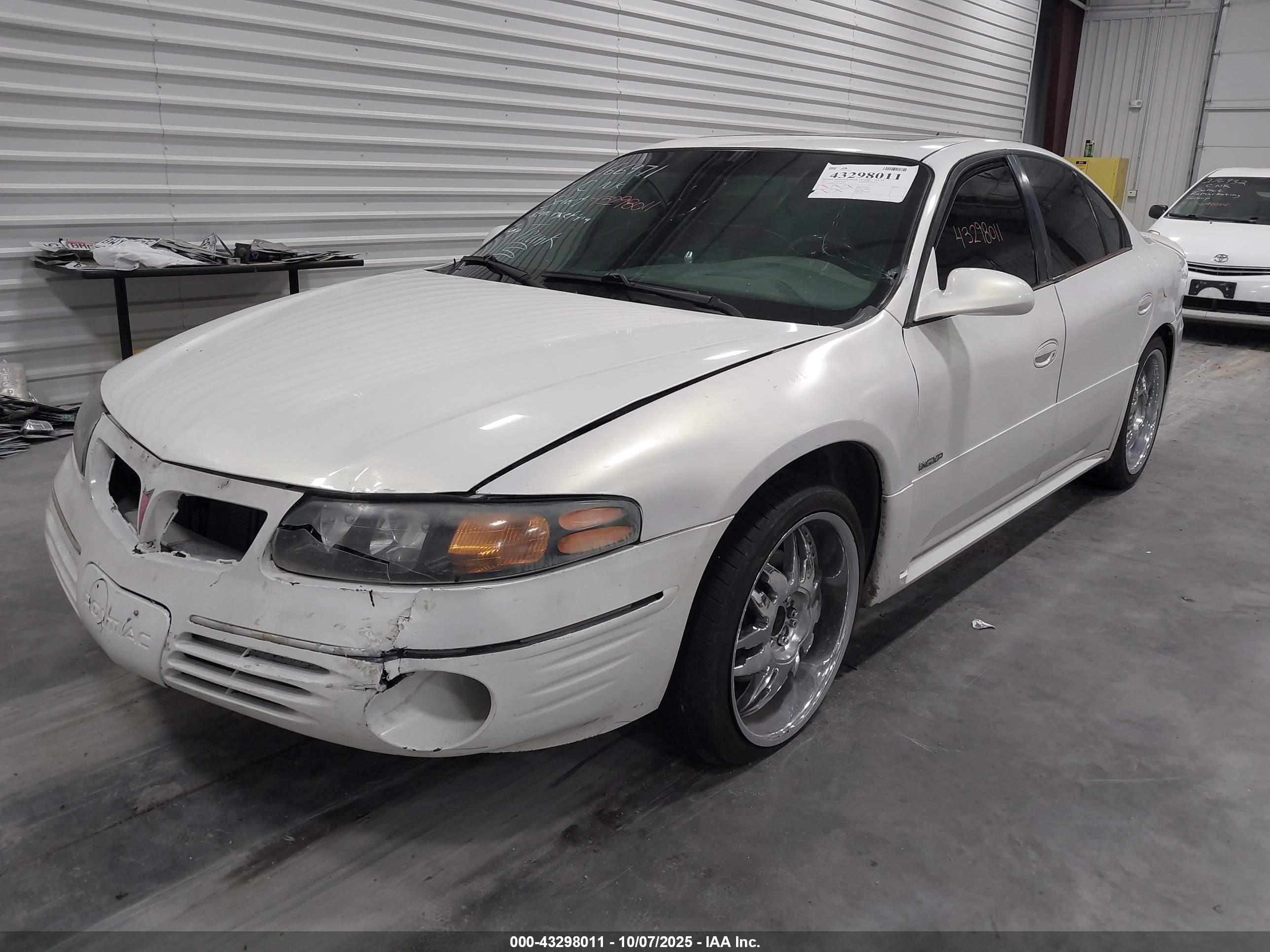 PONTIAC BONNEVILLE image 2