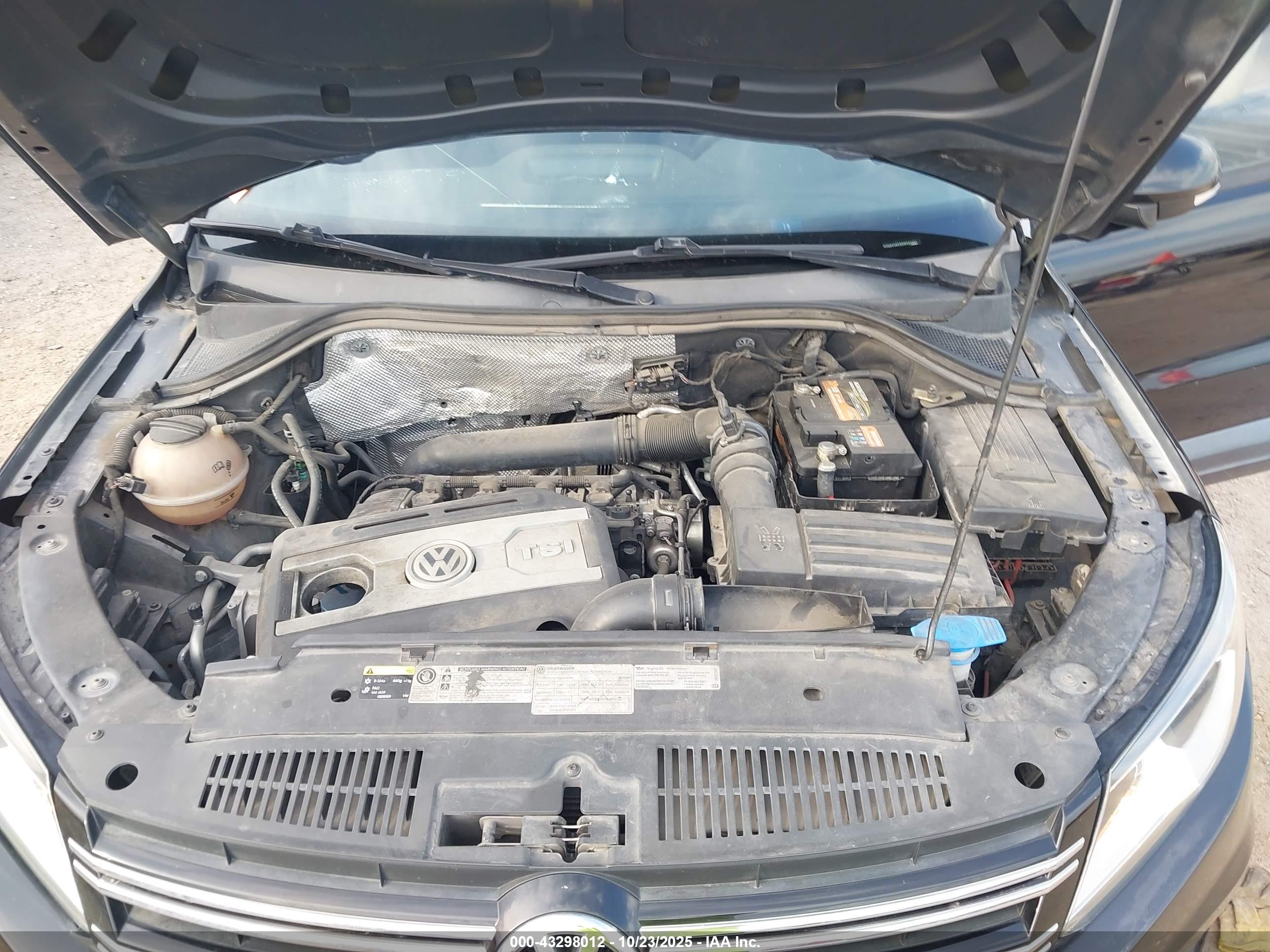 VOLKSWAGEN TIGUAN image 10