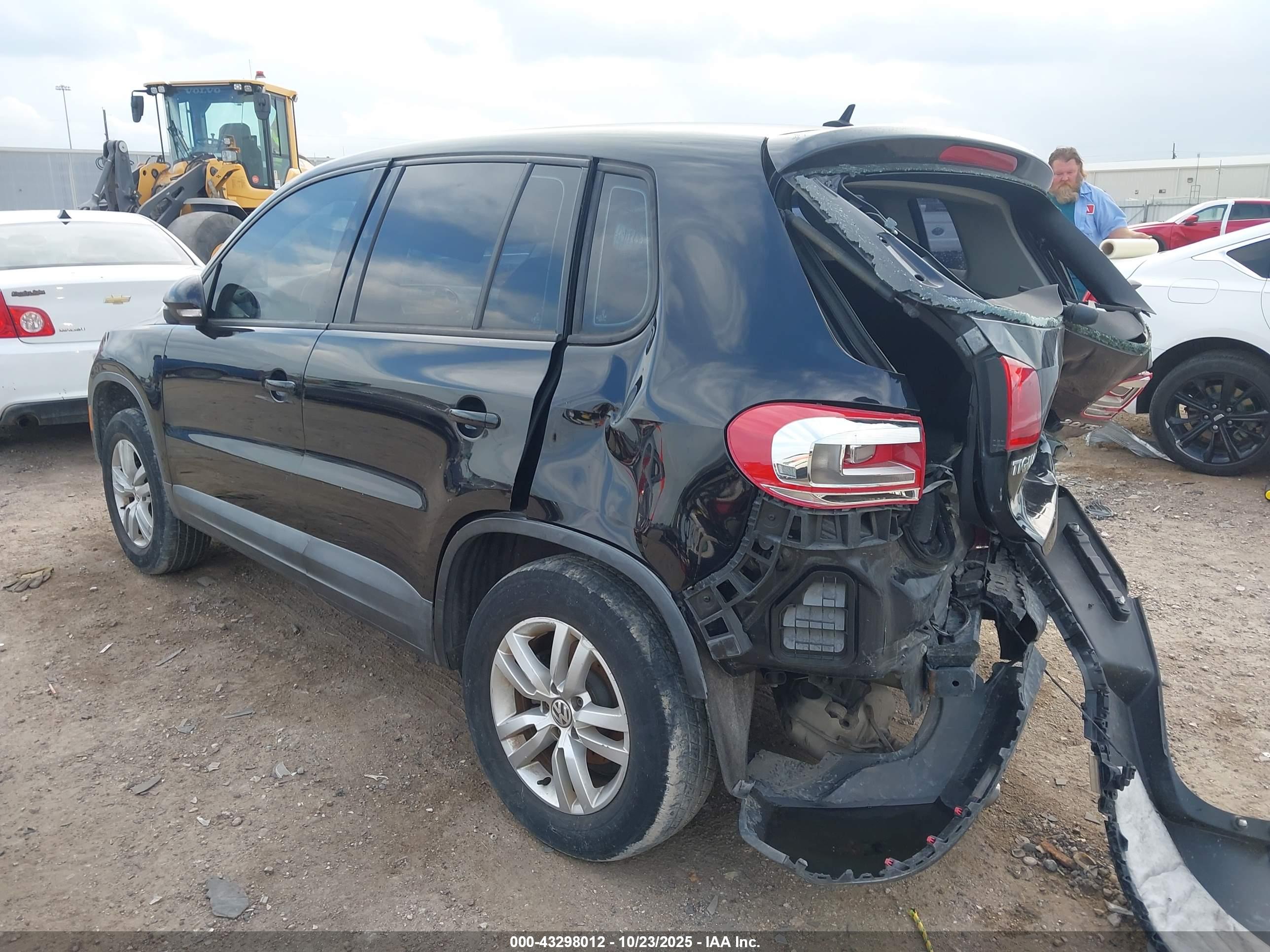 VOLKSWAGEN TIGUAN image 3