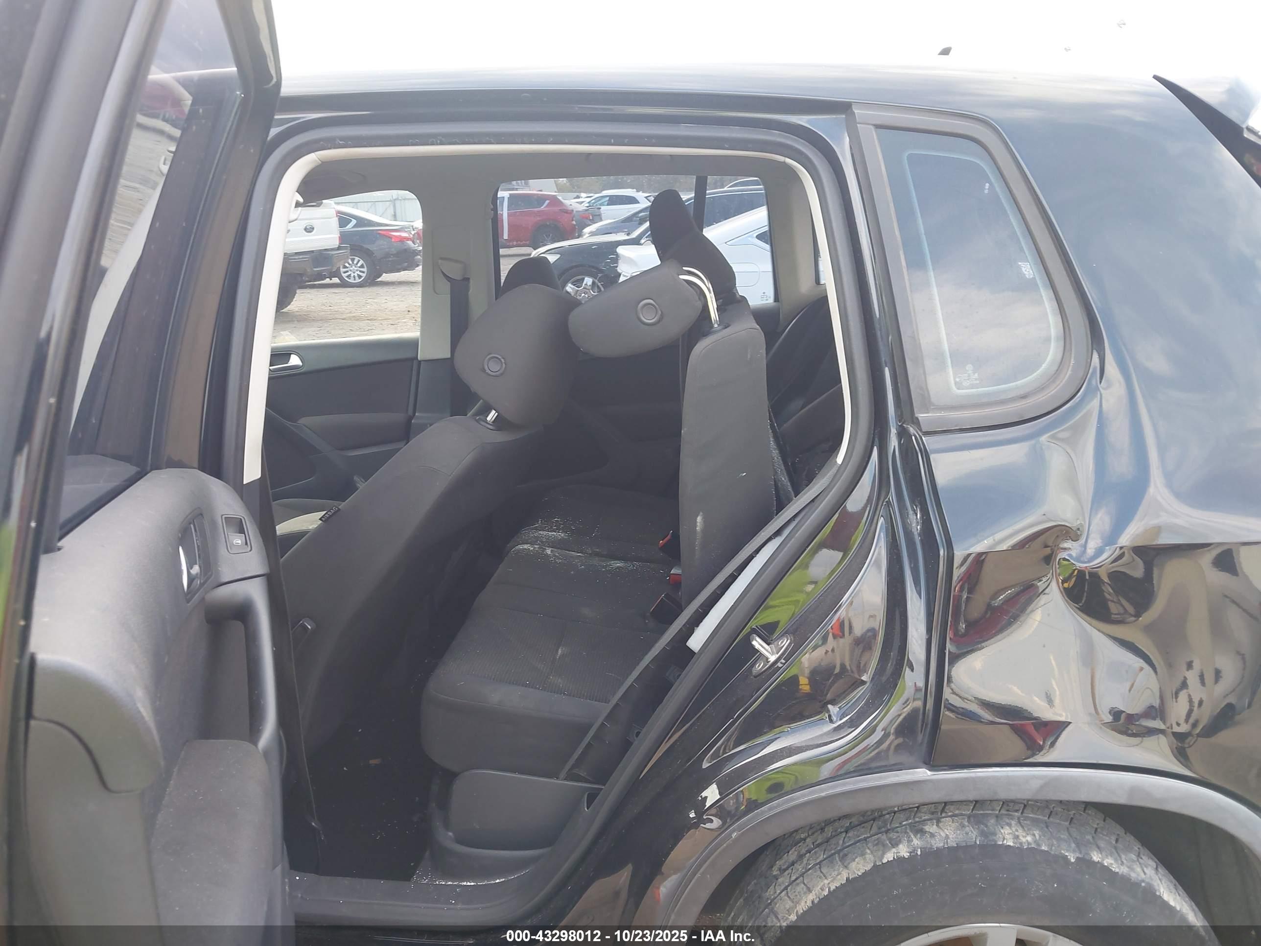 VOLKSWAGEN TIGUAN image 8
