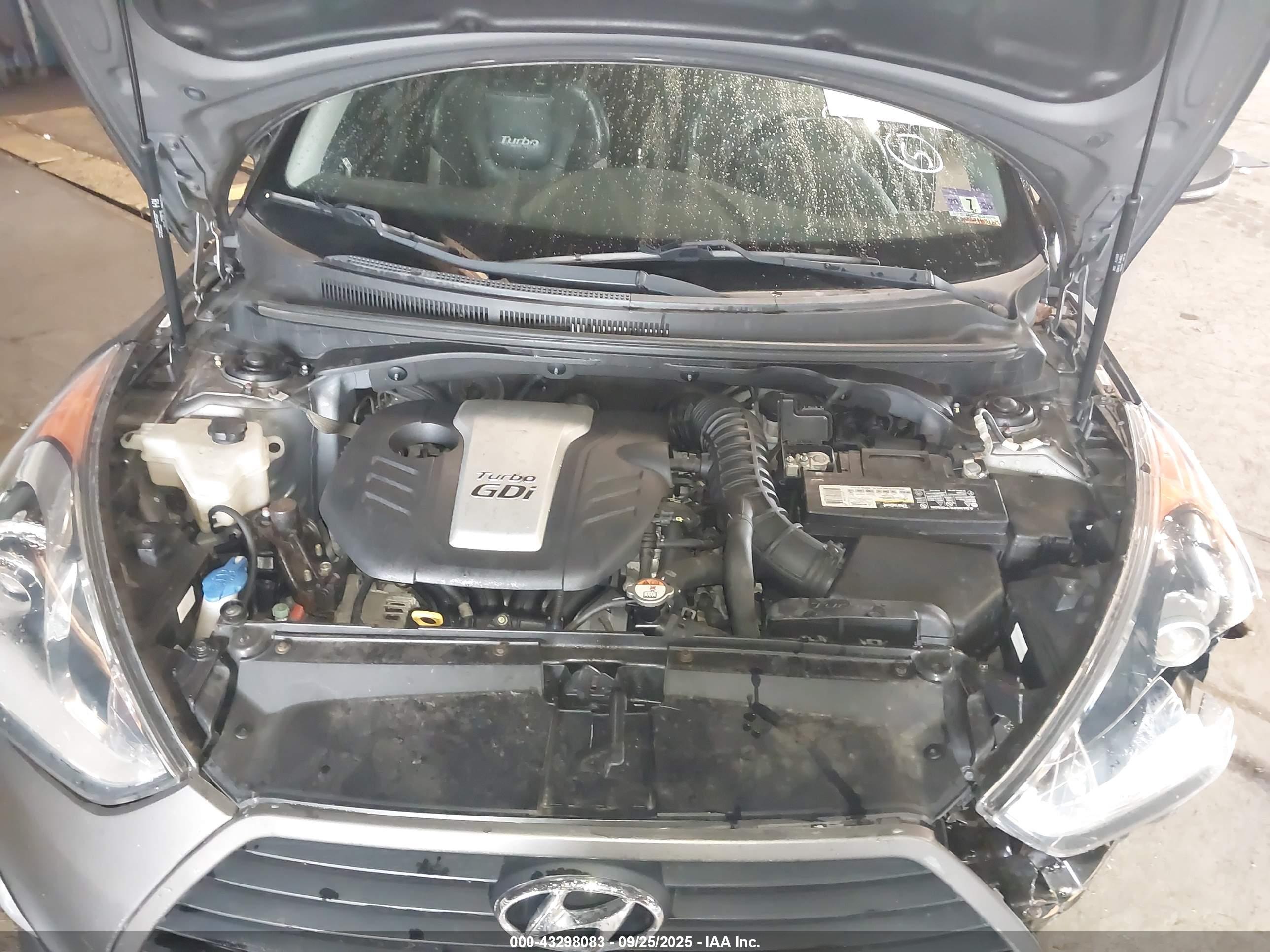HYUNDAI VELOSTER image 10