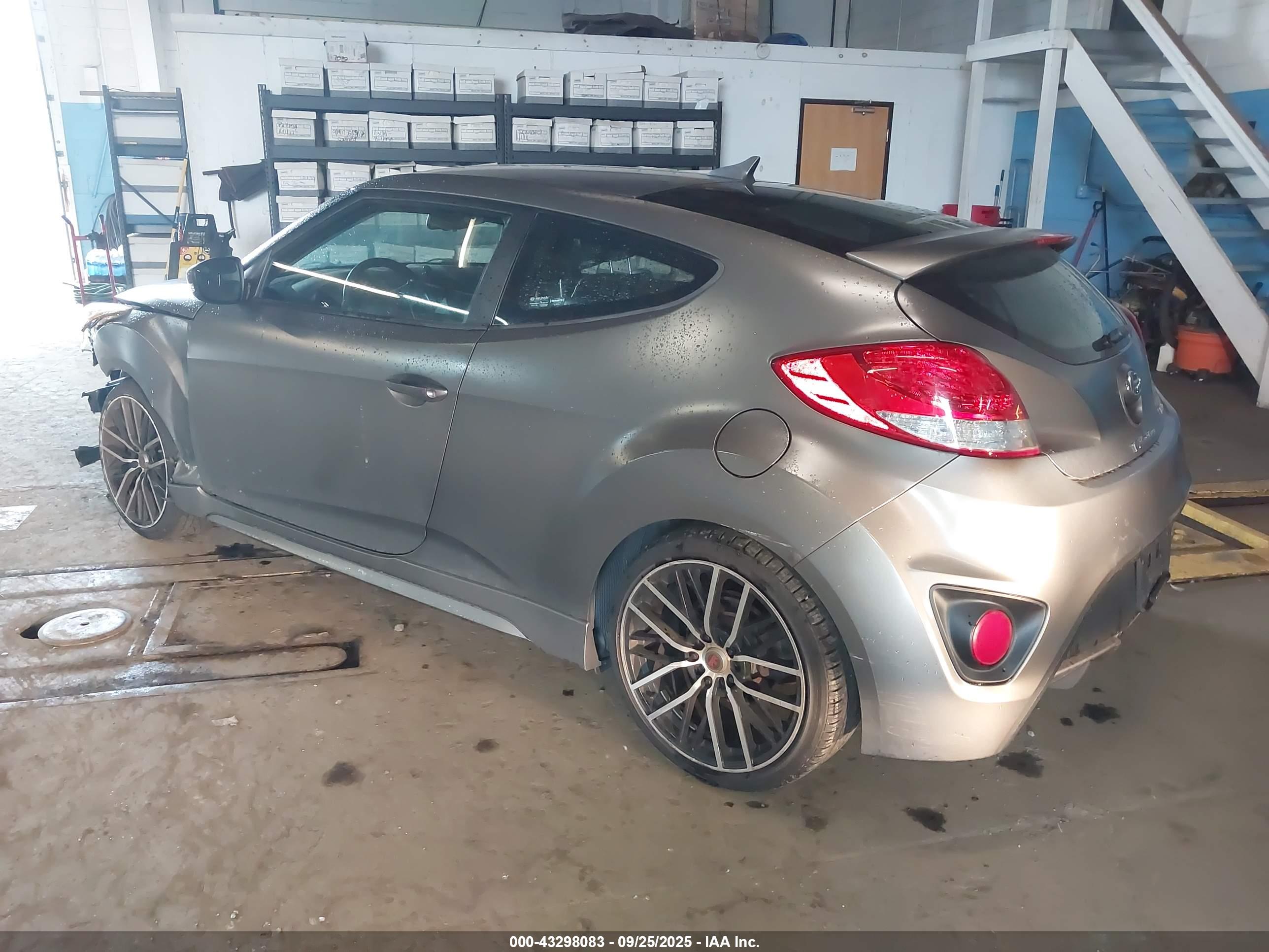HYUNDAI VELOSTER image 3