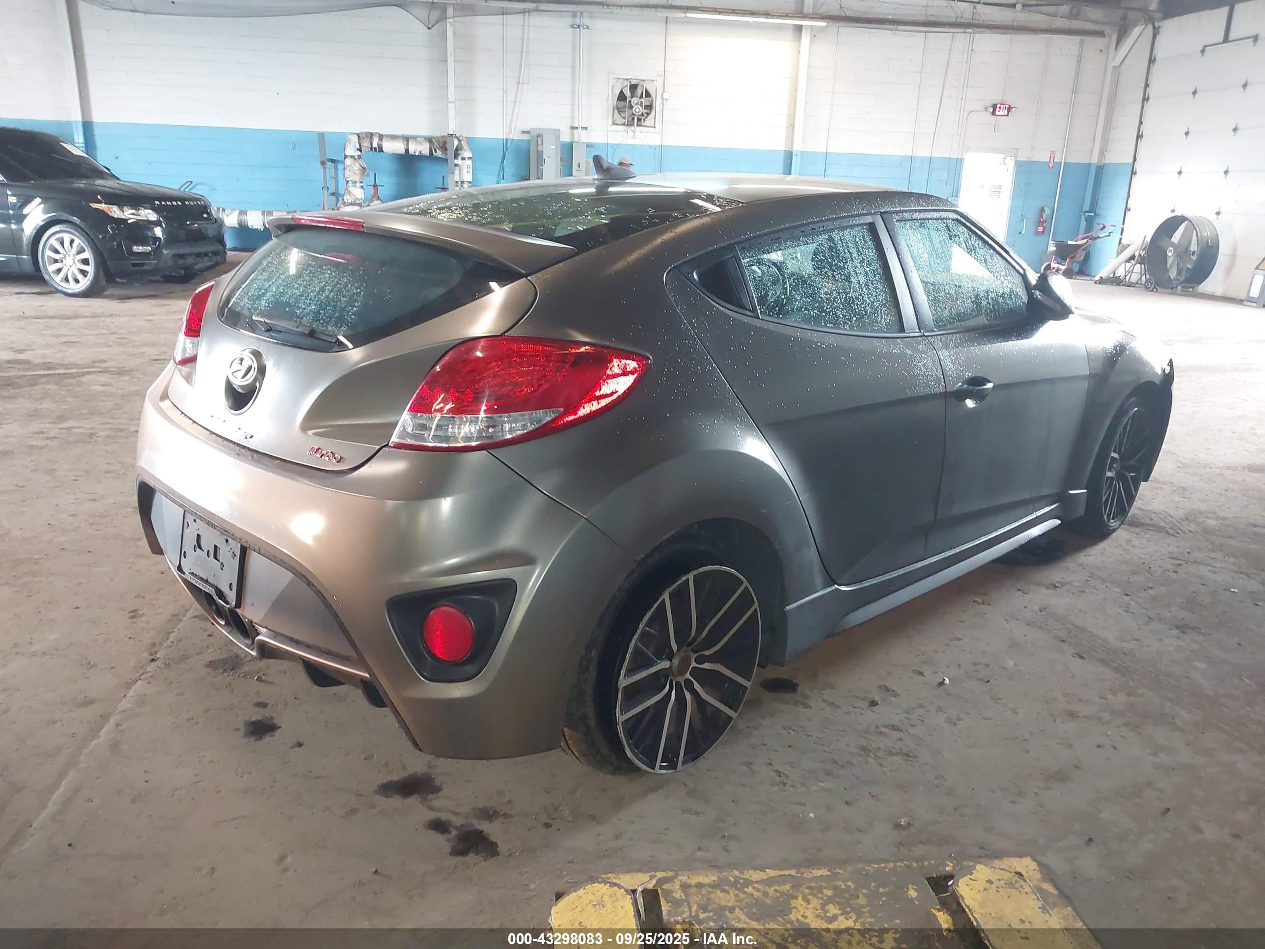 HYUNDAI VELOSTER image 4