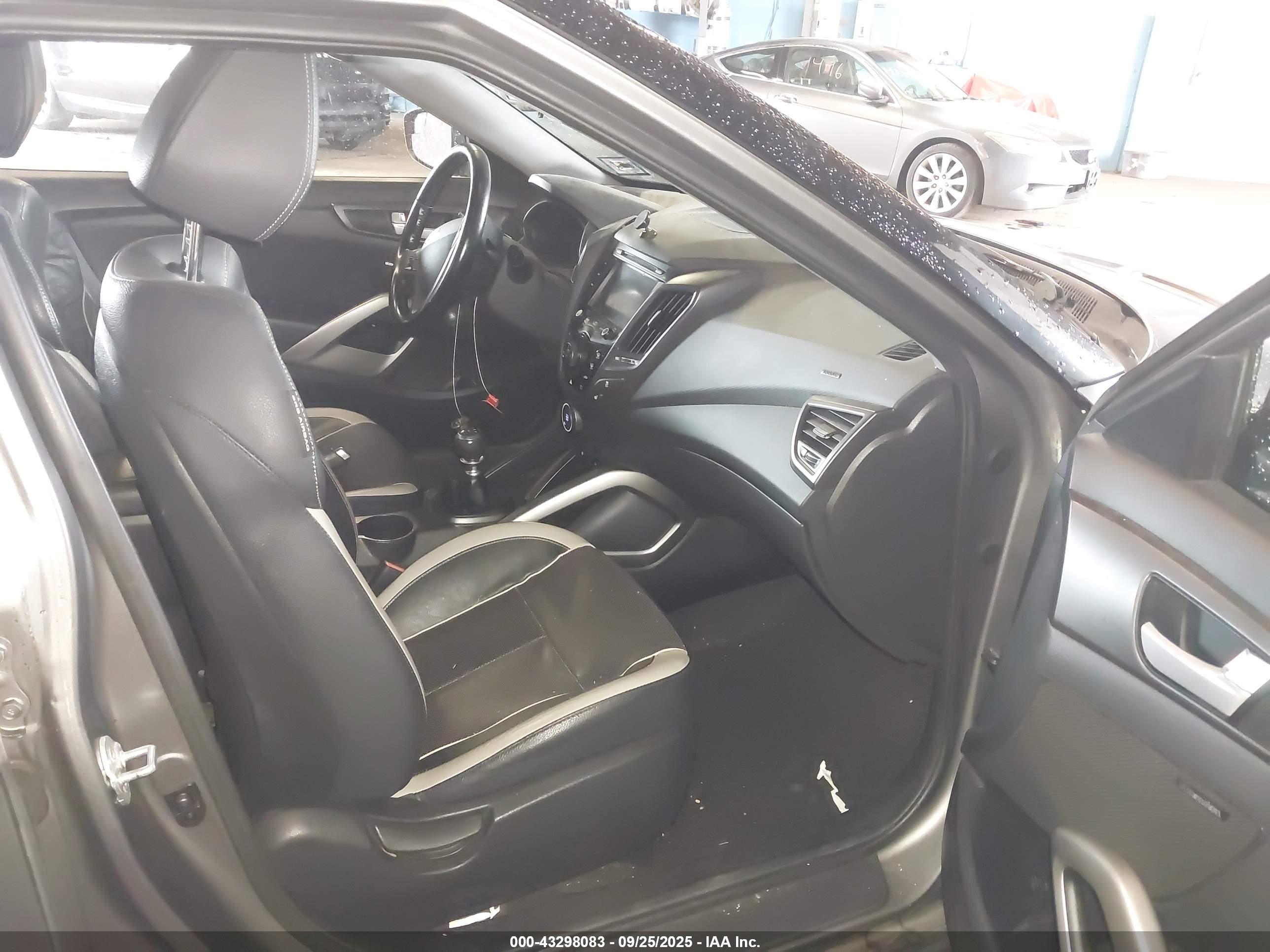 HYUNDAI VELOSTER image 5