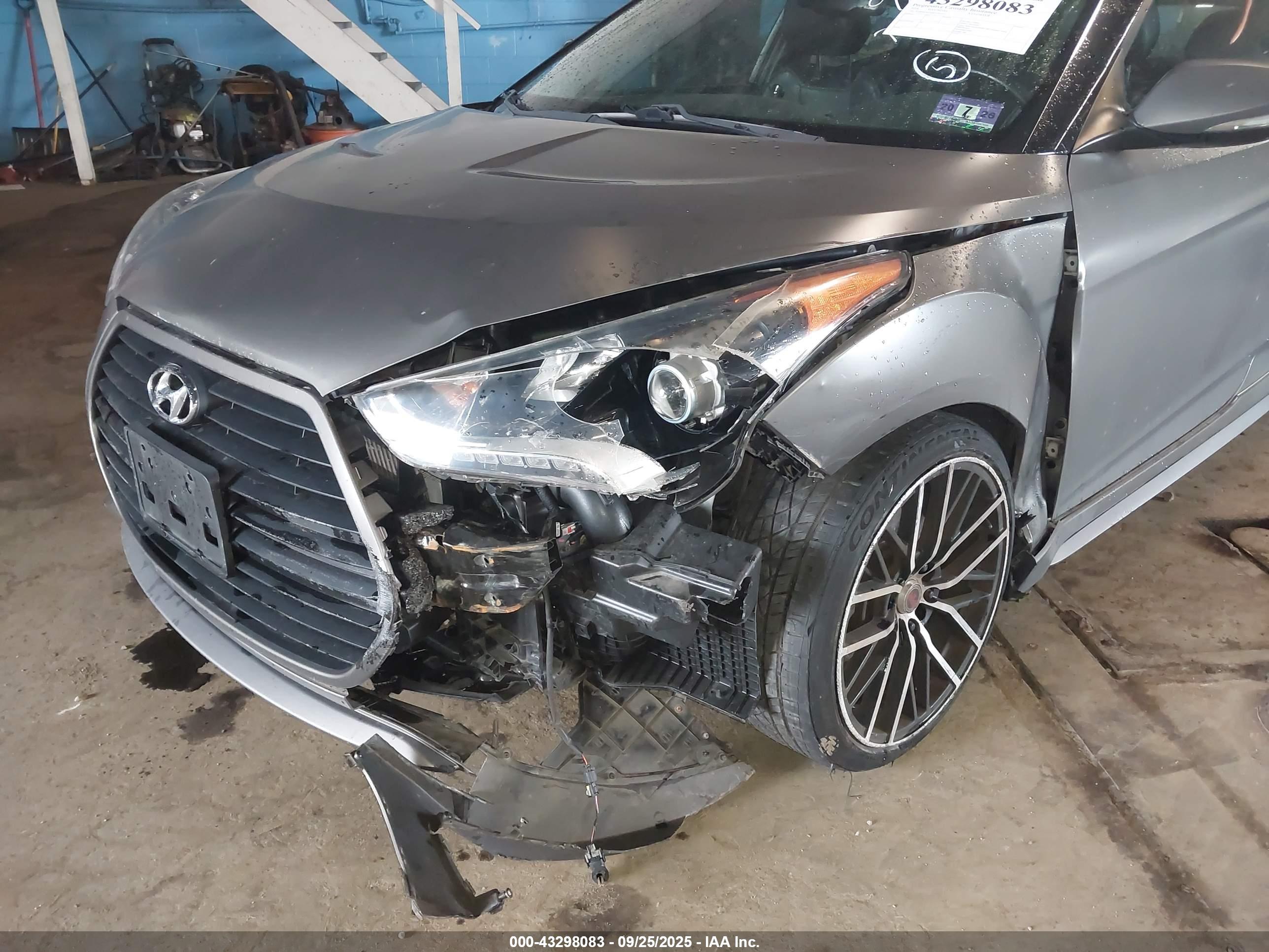 HYUNDAI VELOSTER image 6