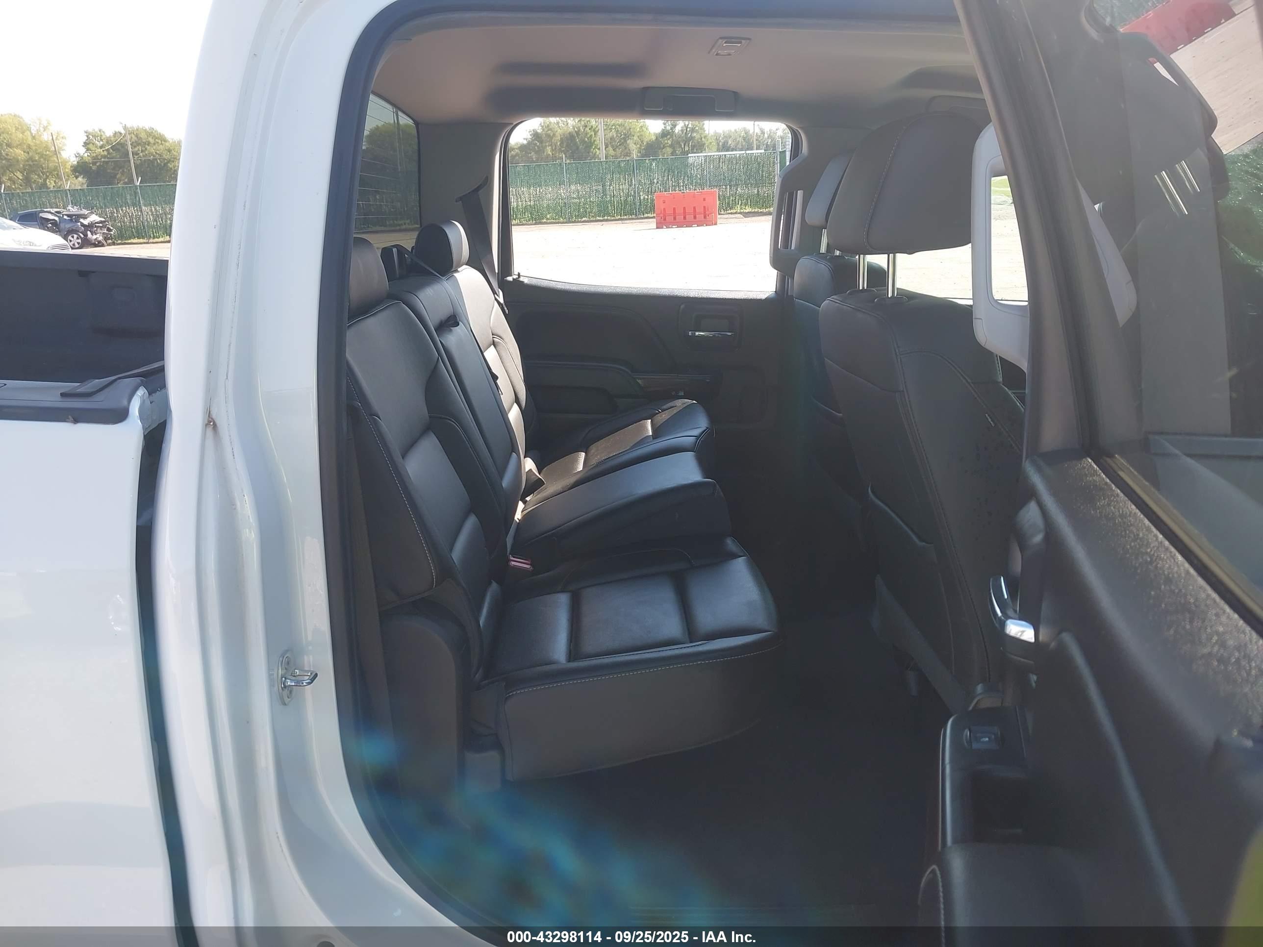 GMC SIERRA image 8
