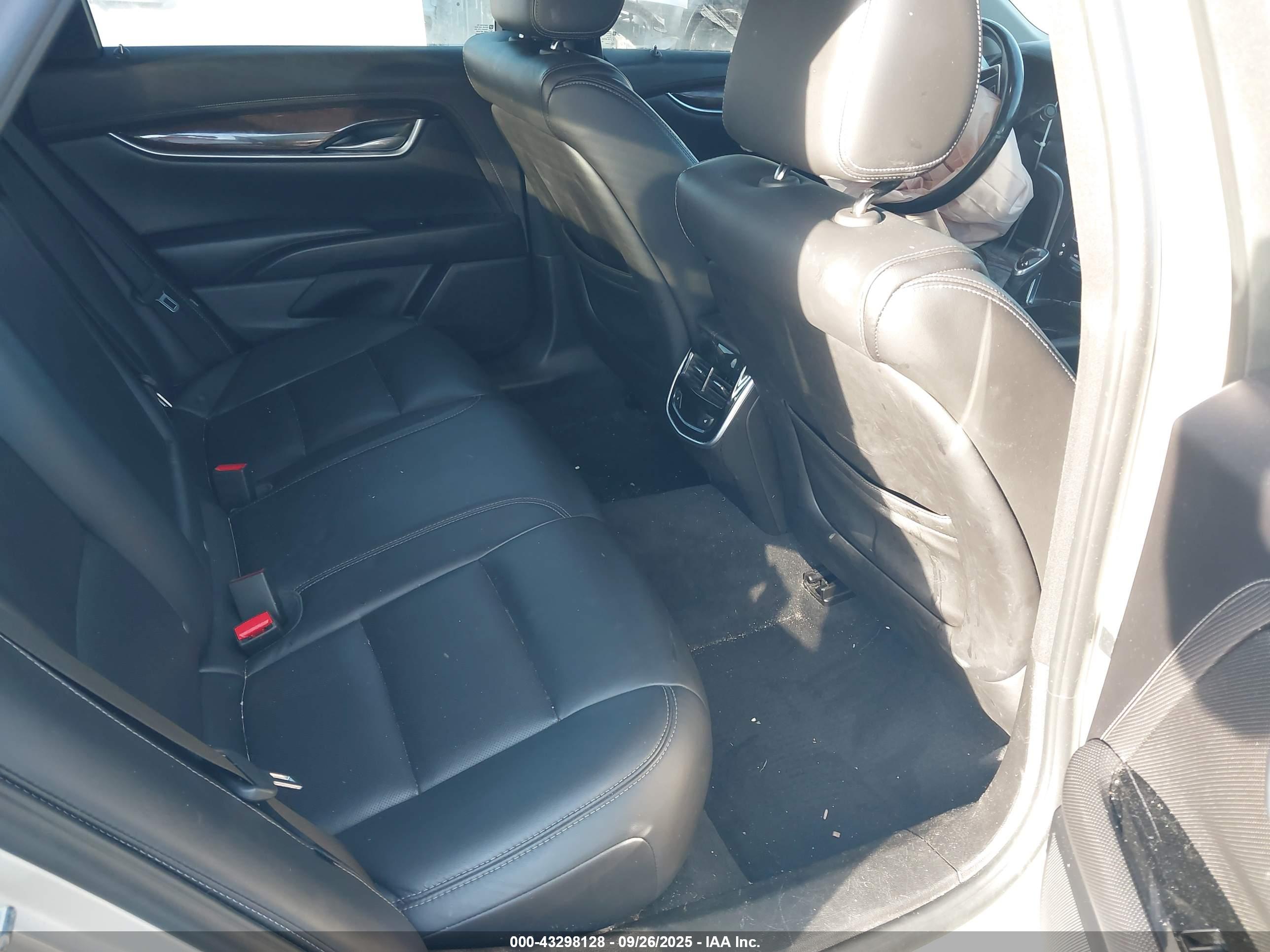 CADILLAC XTS image 8