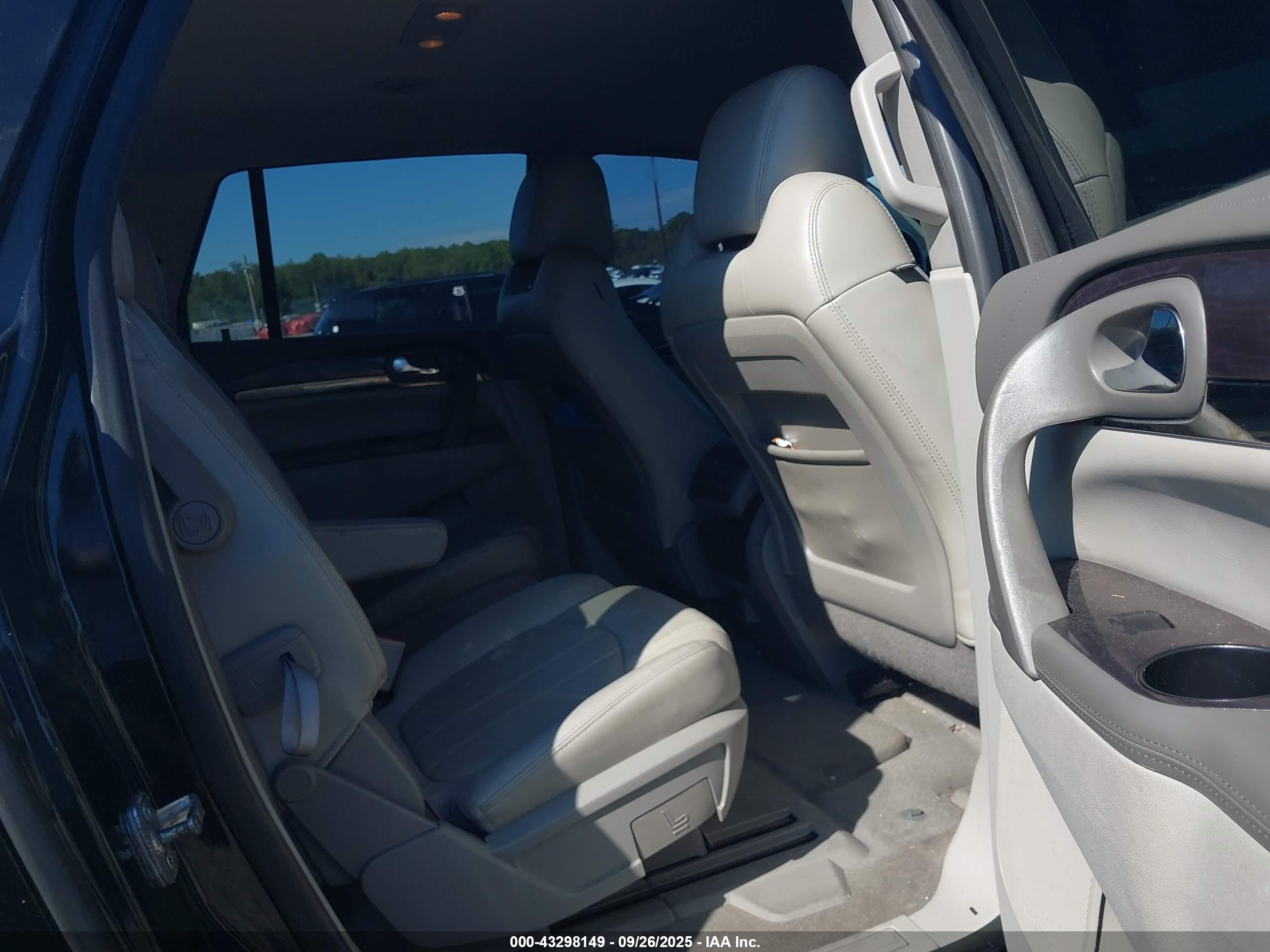BUICK ENCLAVE image 8