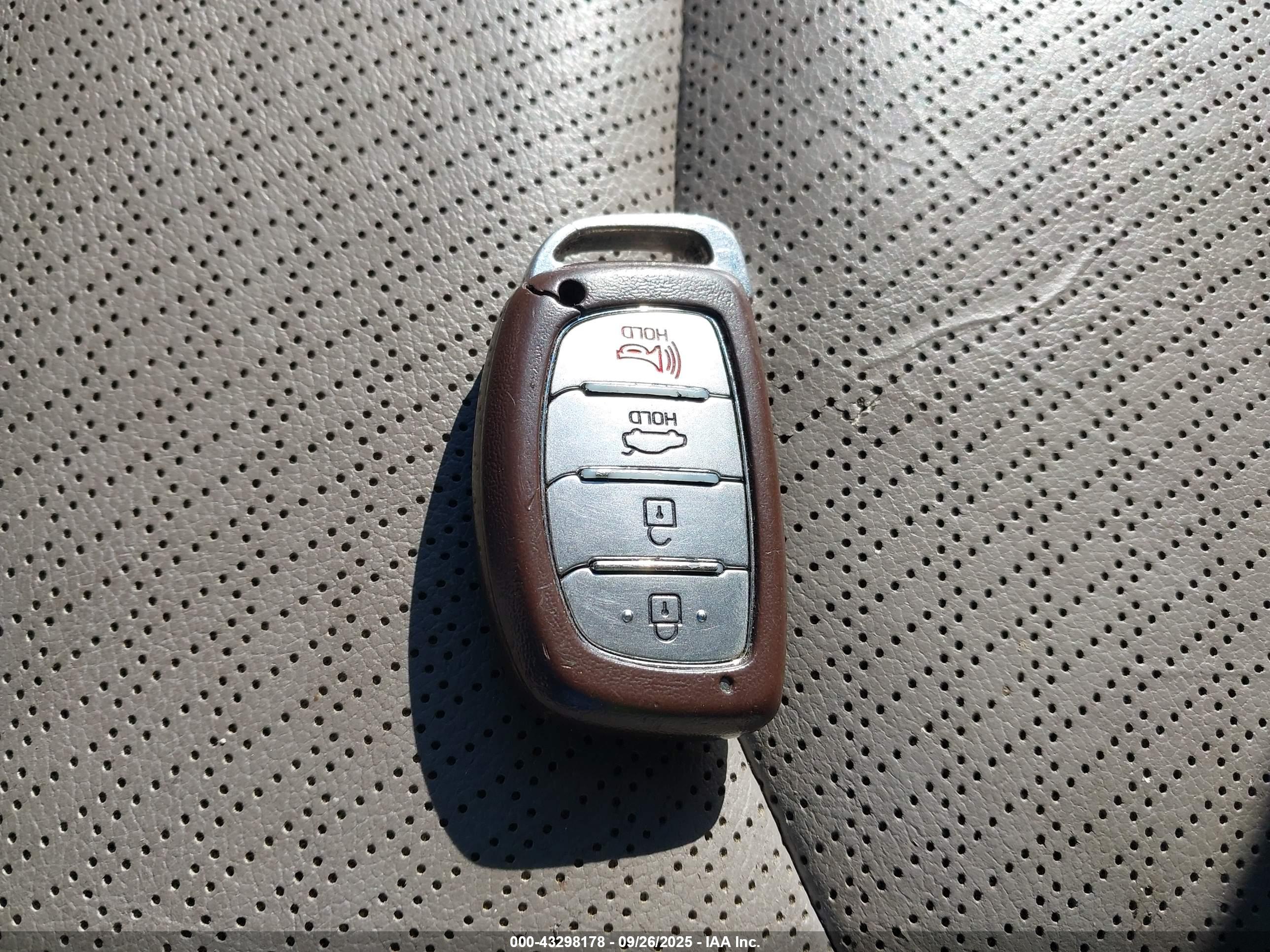 HYUNDAI ELANTRA image 11