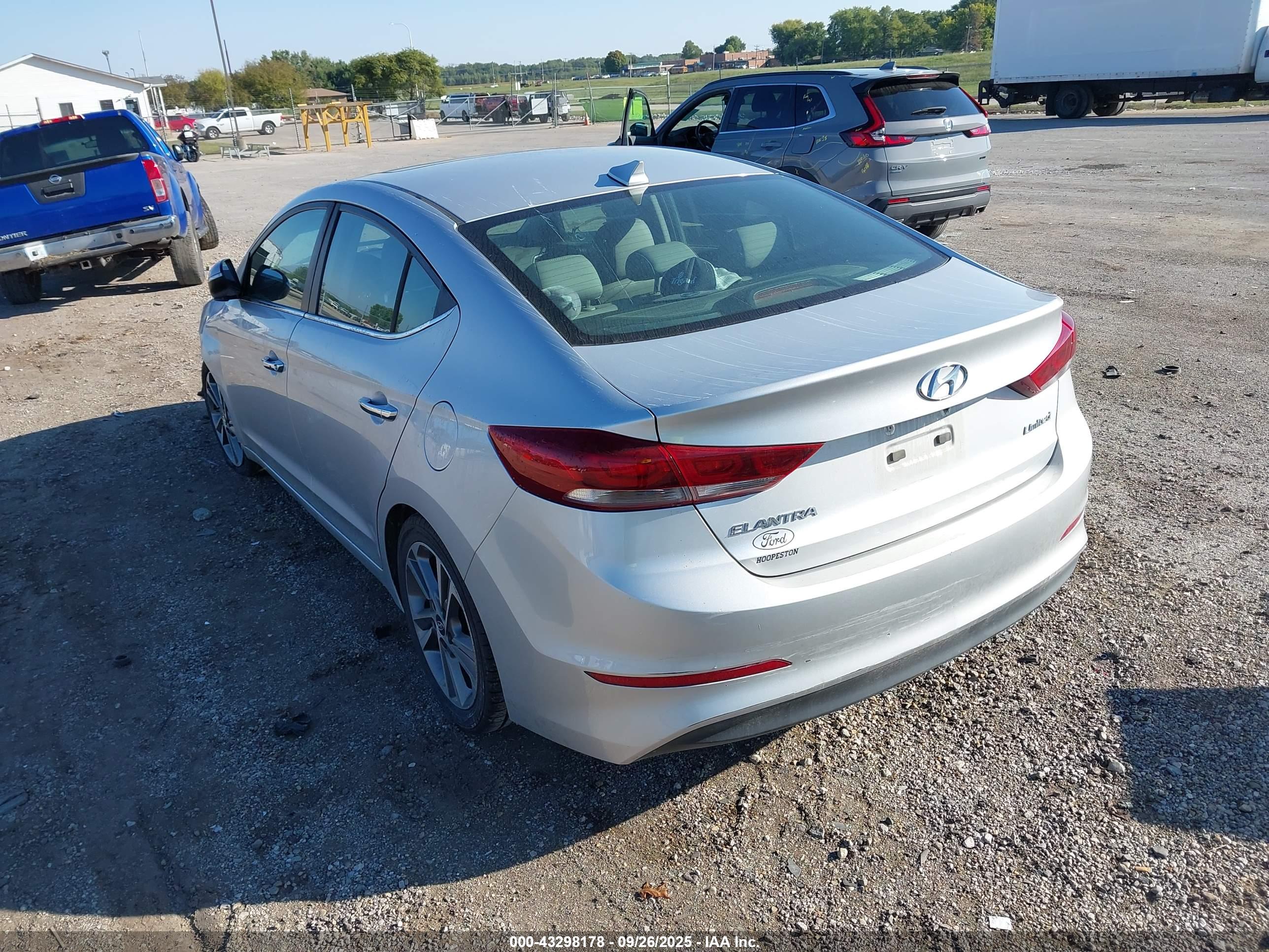 HYUNDAI ELANTRA image 3