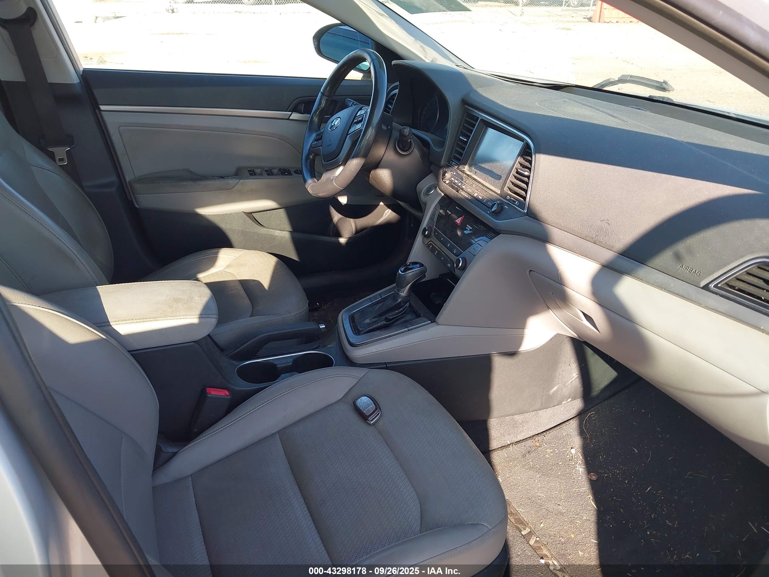 HYUNDAI ELANTRA image 5