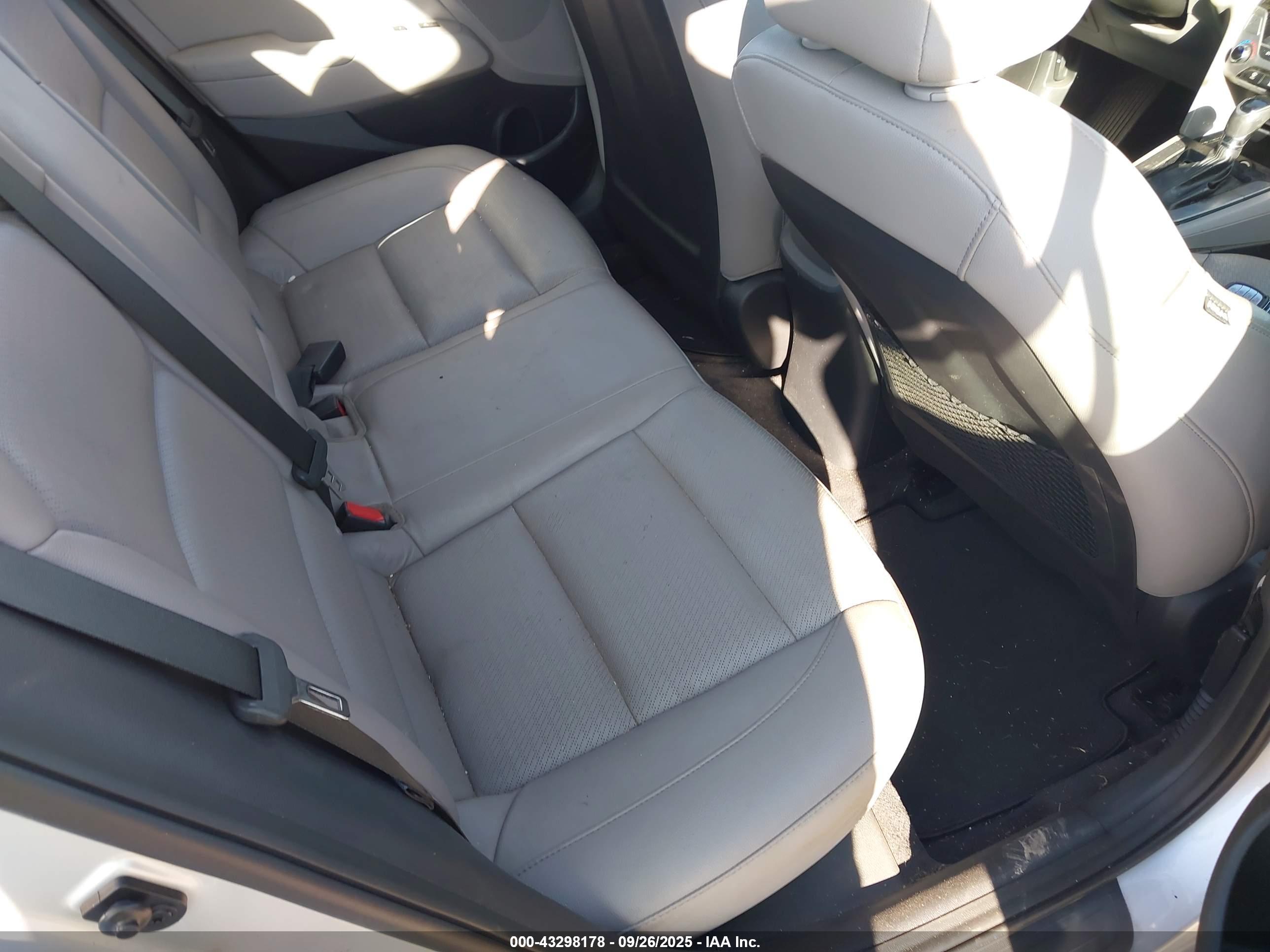 HYUNDAI ELANTRA image 8