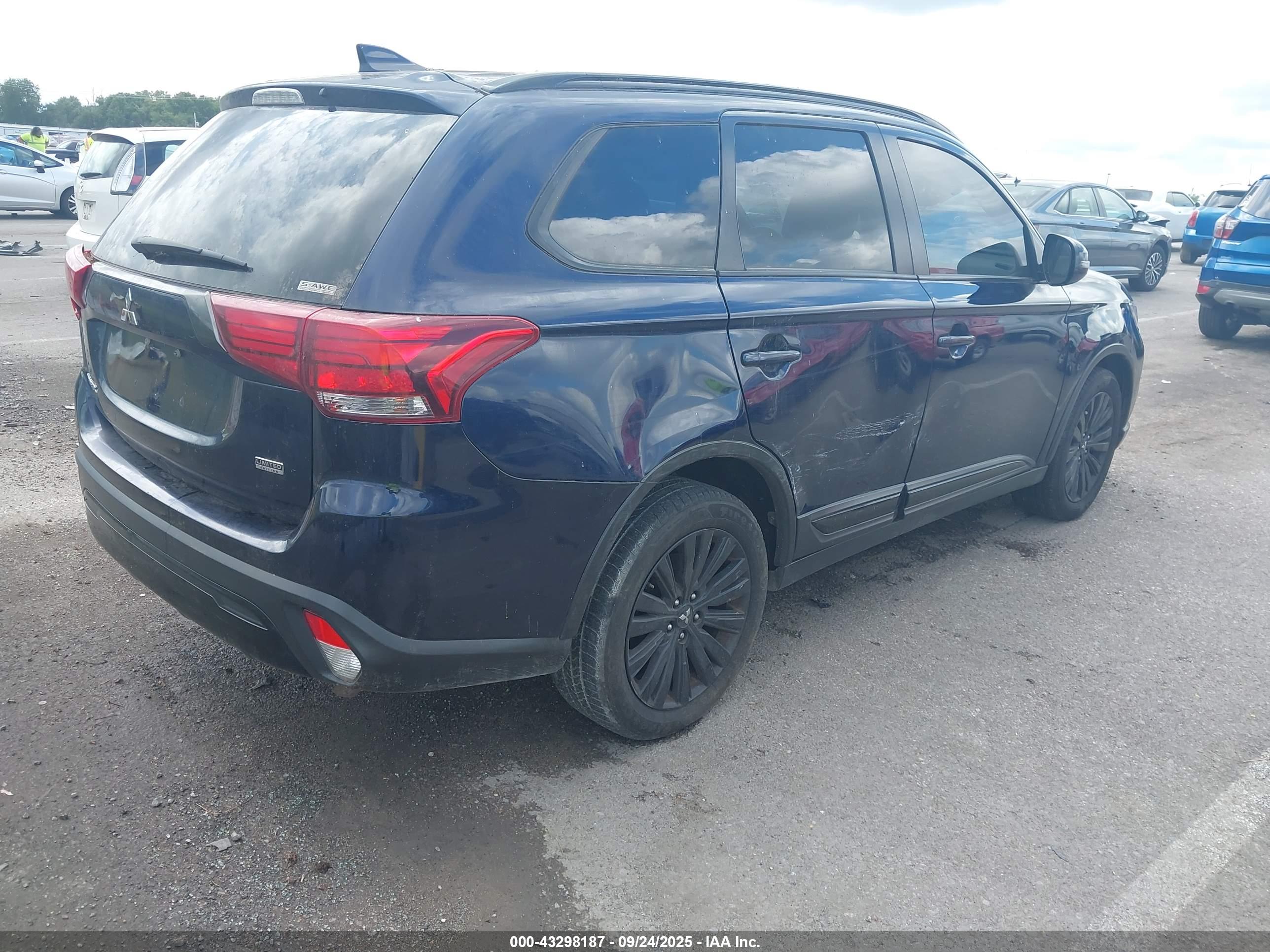 MITSUBISHI OUTLANDER image 4