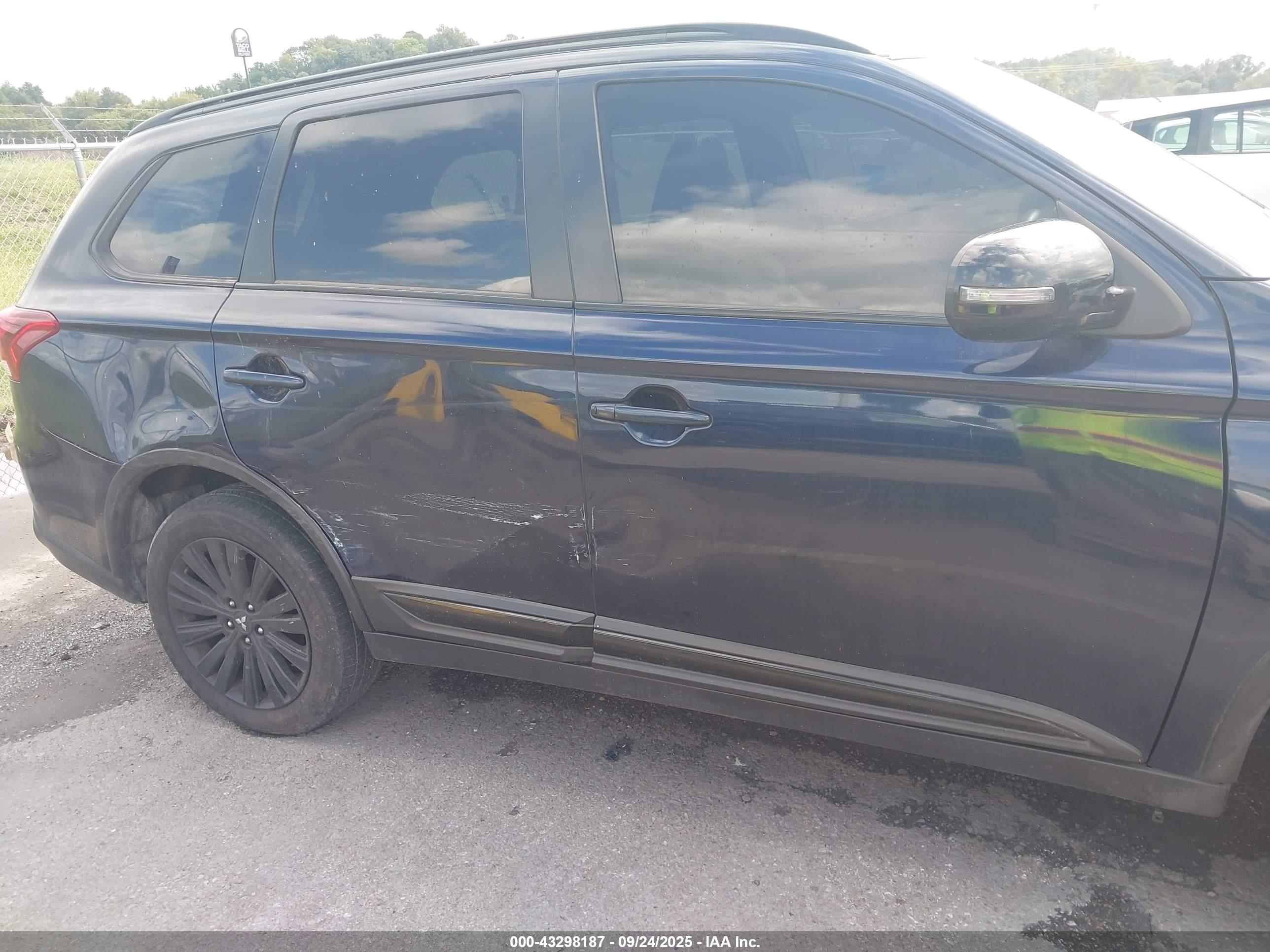 MITSUBISHI OUTLANDER image 6