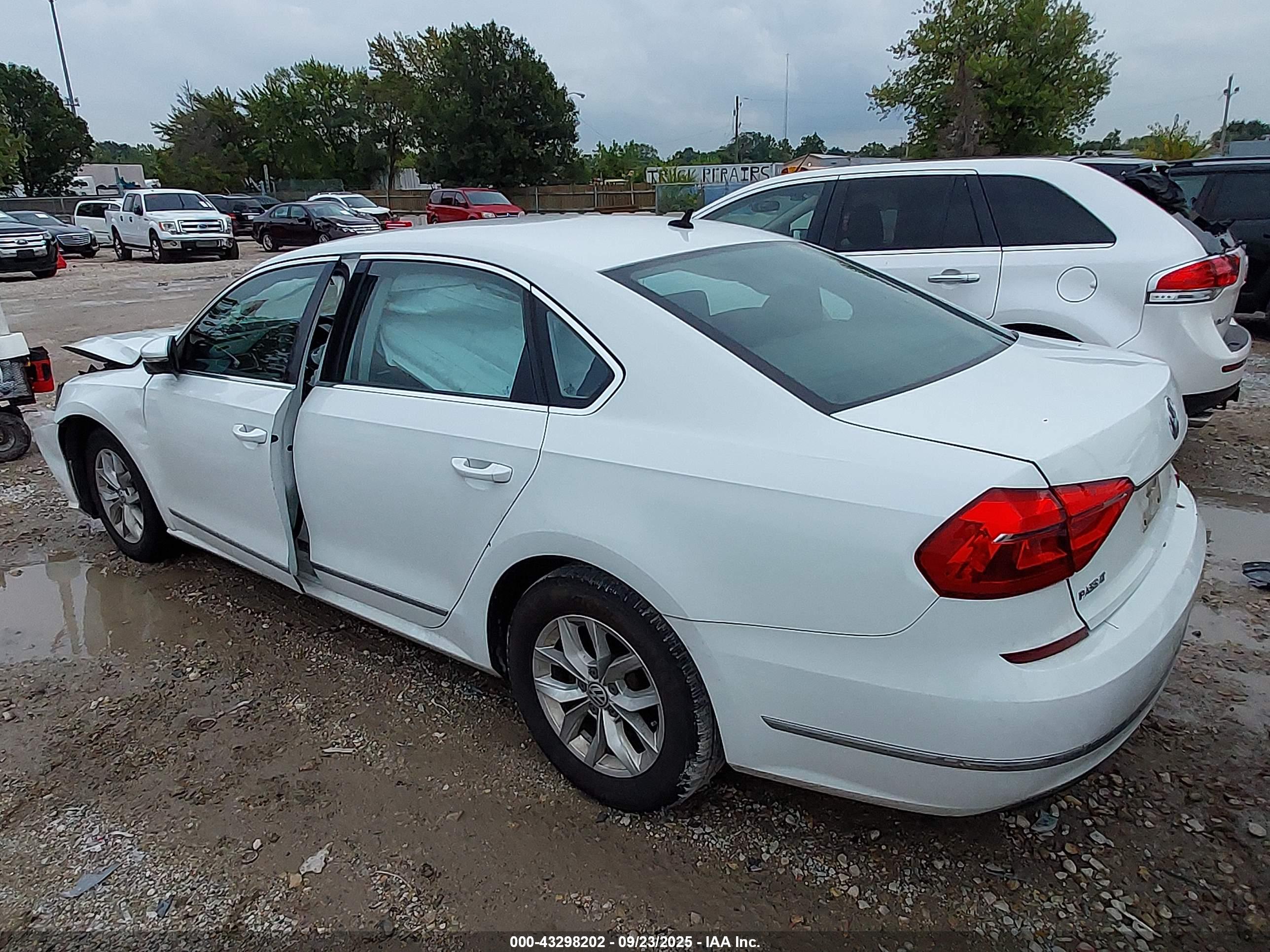 VOLKSWAGEN PASSAT image 3