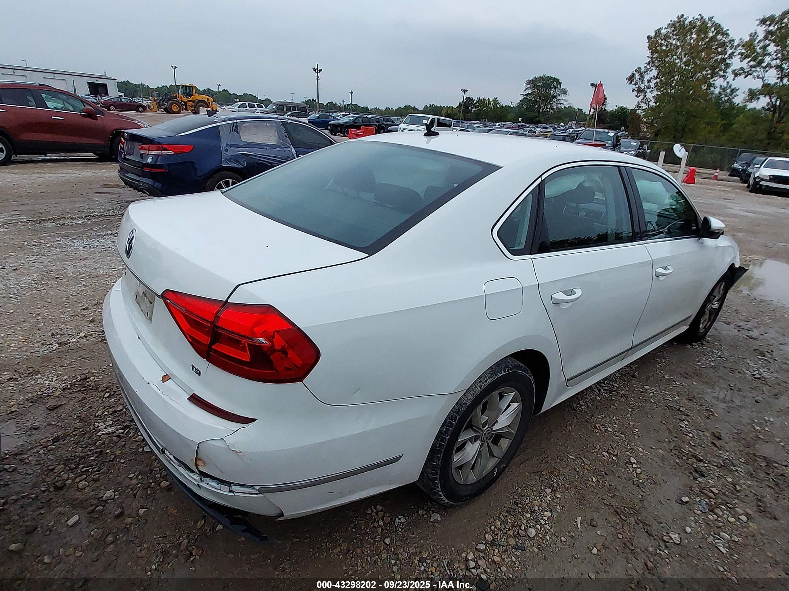 VOLKSWAGEN PASSAT image 4