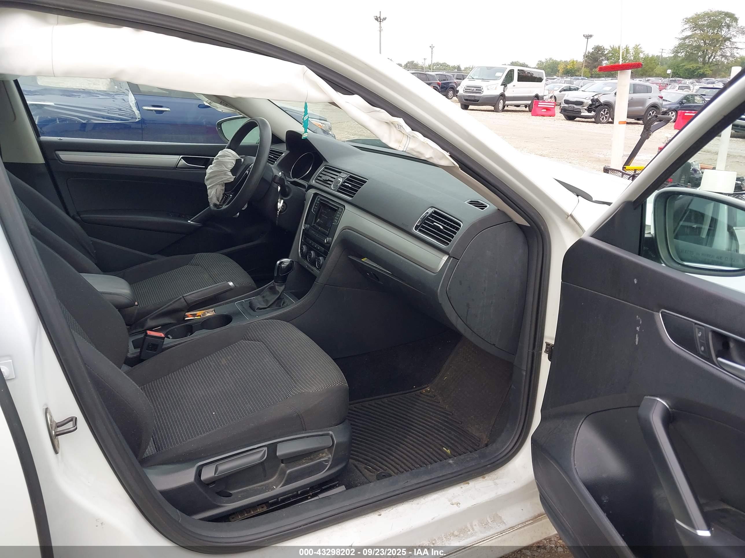 VOLKSWAGEN PASSAT image 5