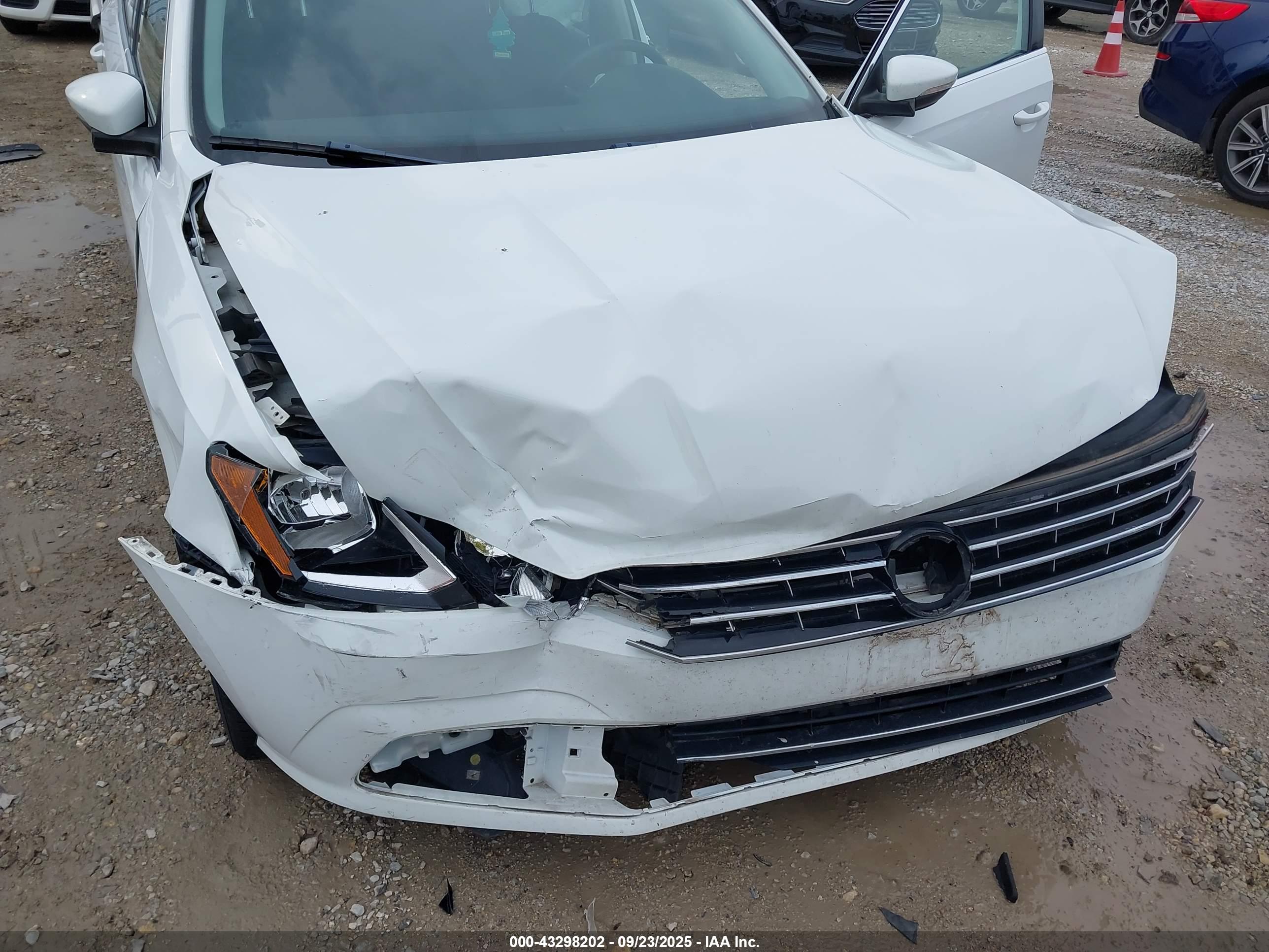 VOLKSWAGEN PASSAT image 6
