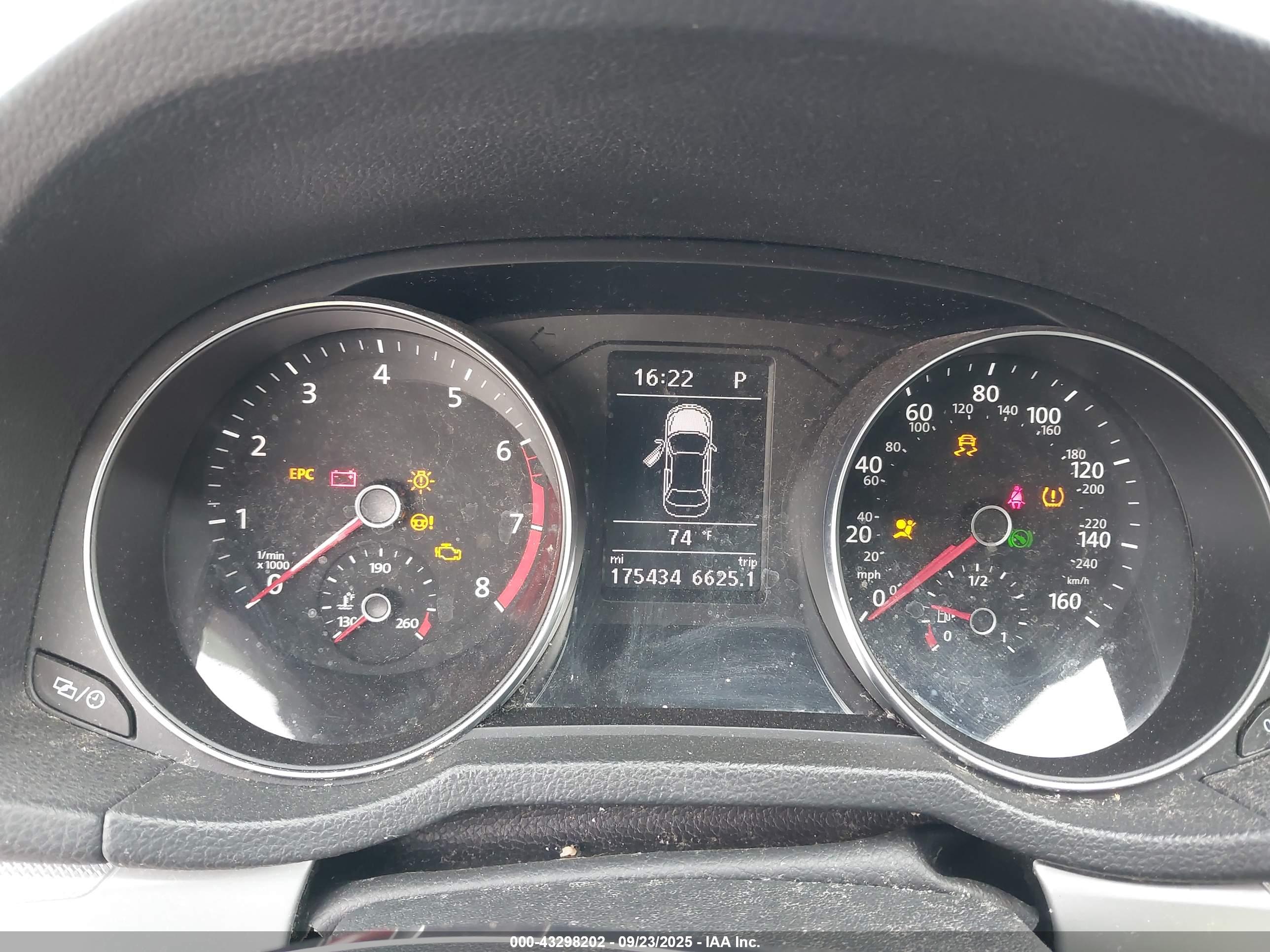 VOLKSWAGEN PASSAT image 7