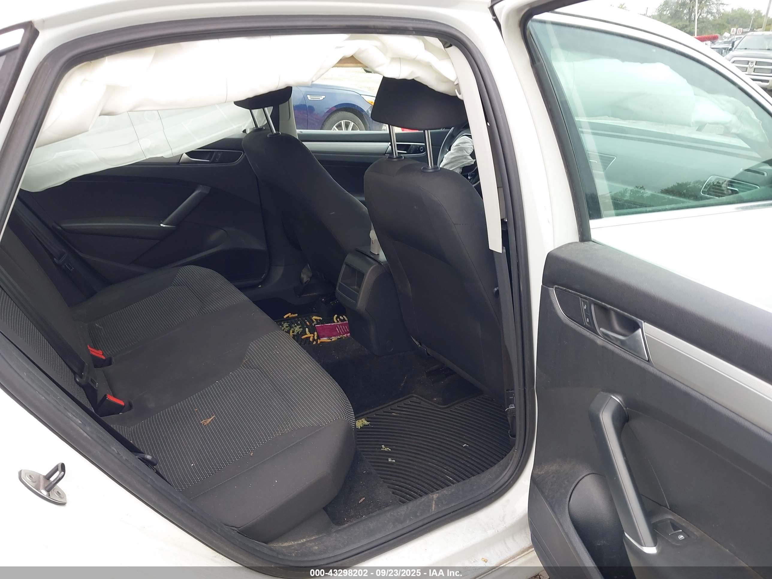 VOLKSWAGEN PASSAT image 8
