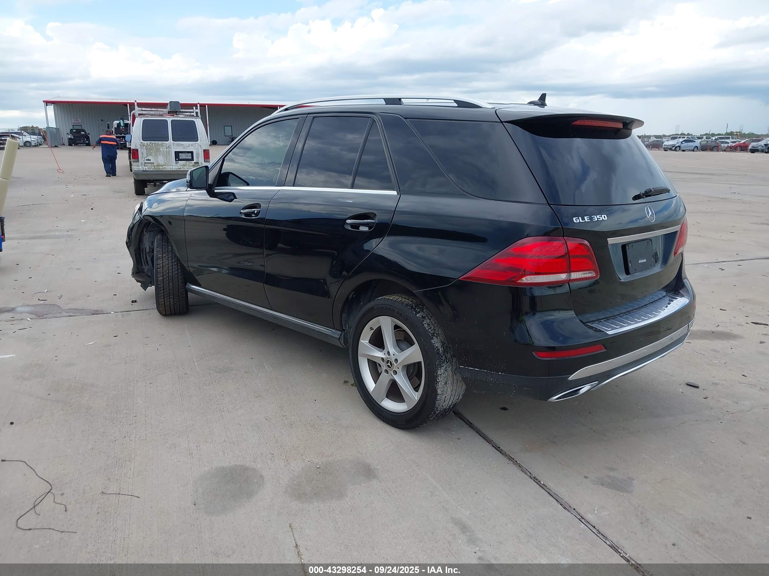 MERCEDES-BENZ GLE image 3