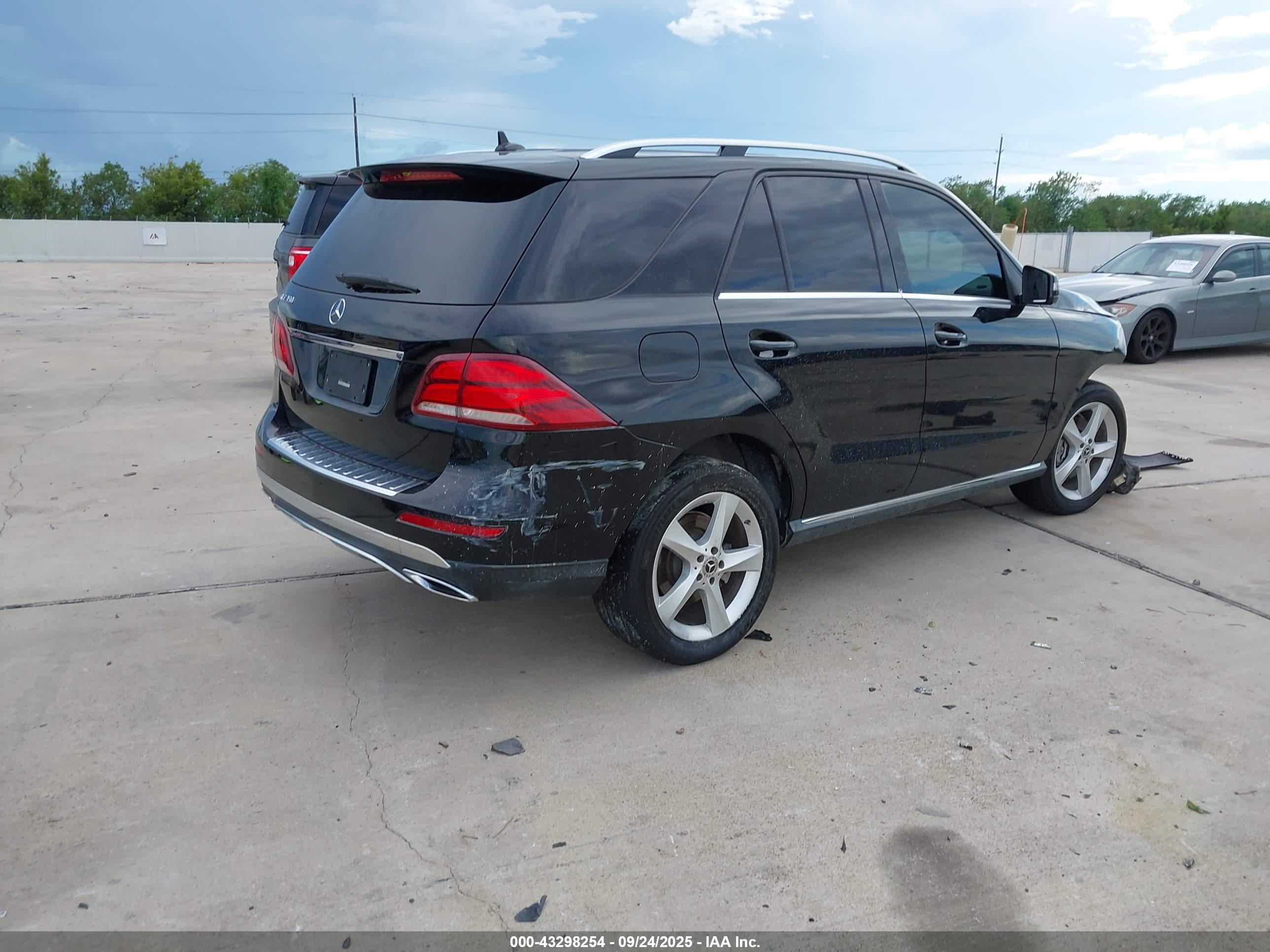 MERCEDES-BENZ GLE image 4