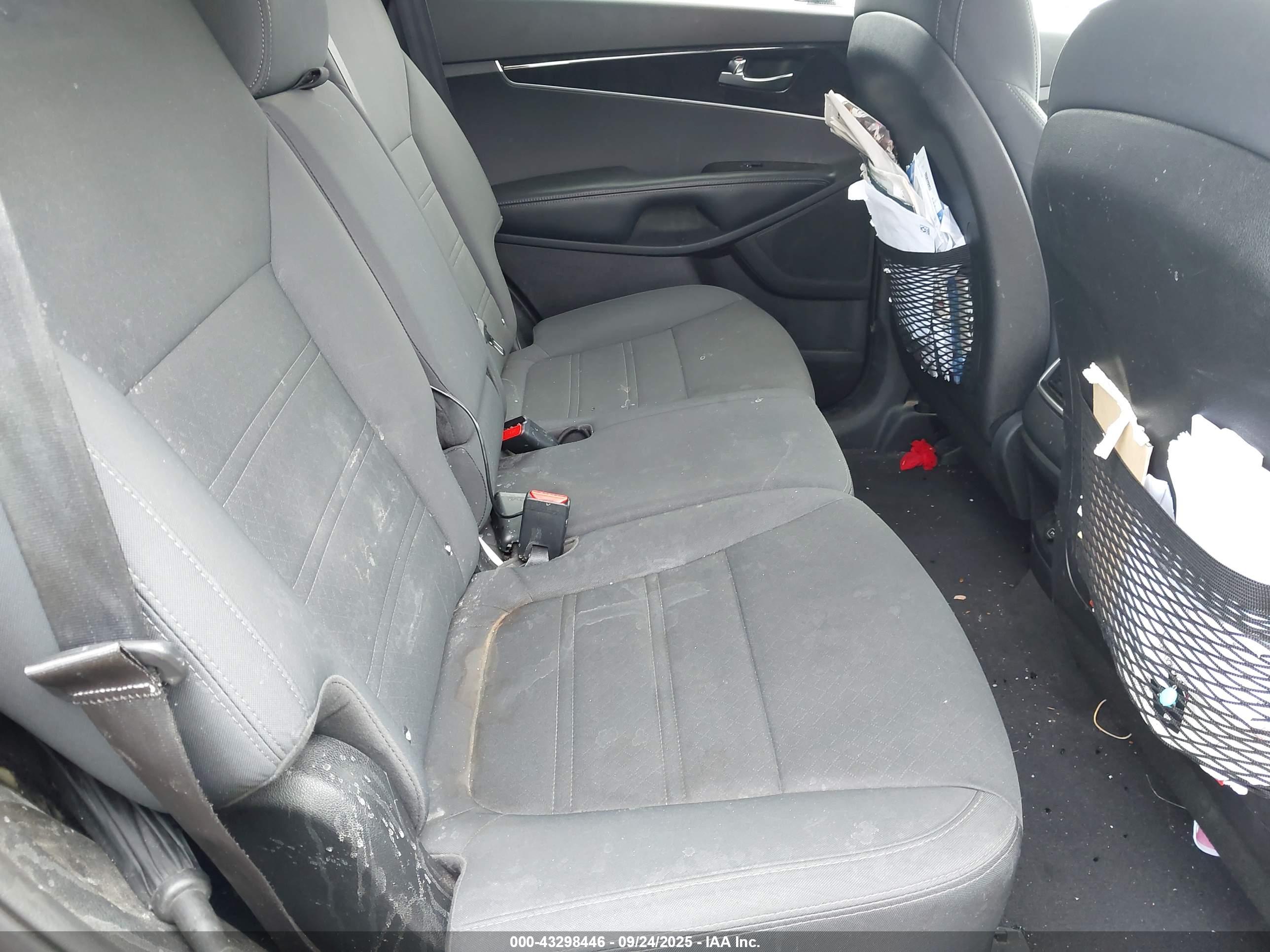 KIA SORENTO image 8