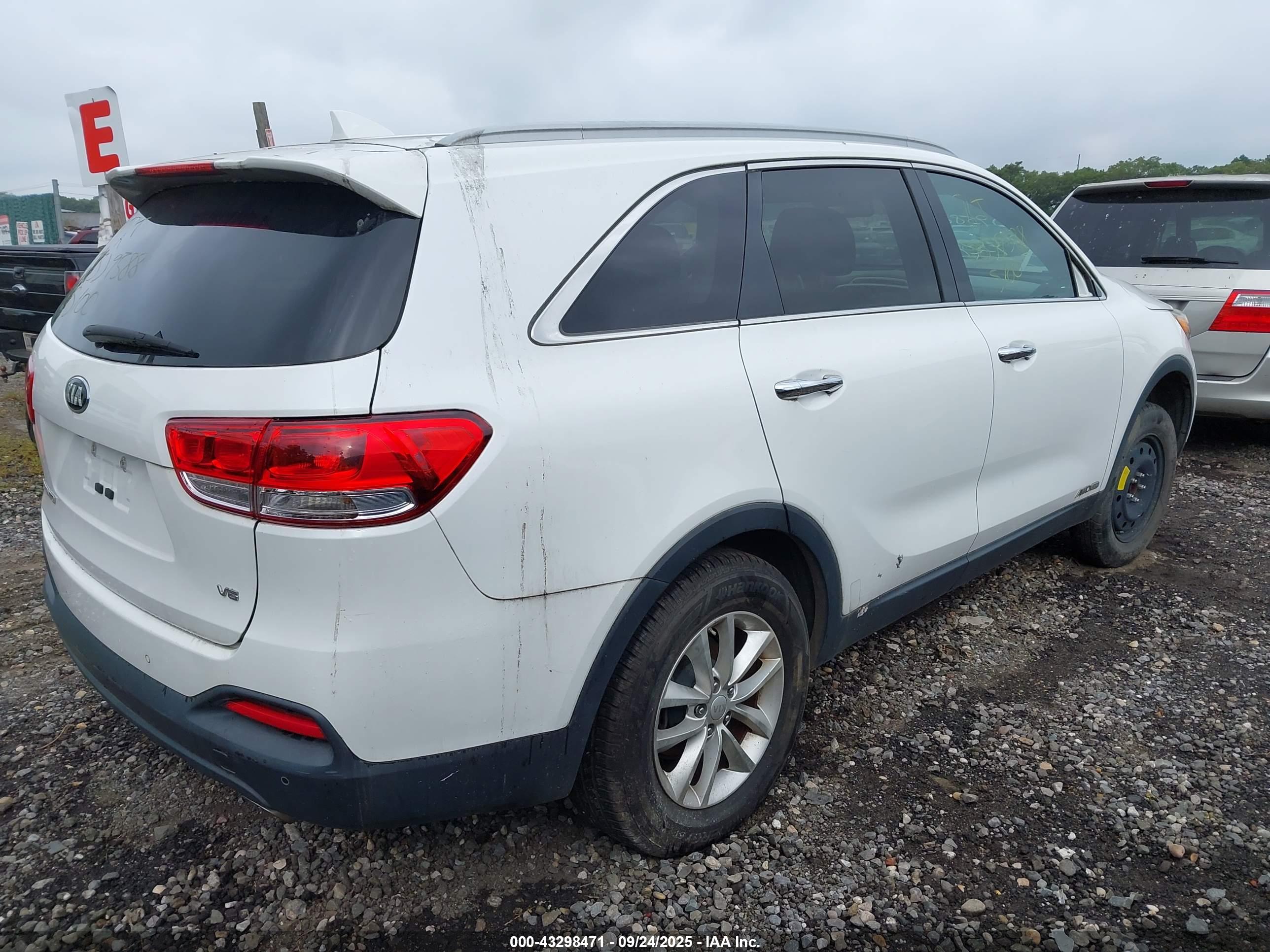 KIA SORENTO image 4