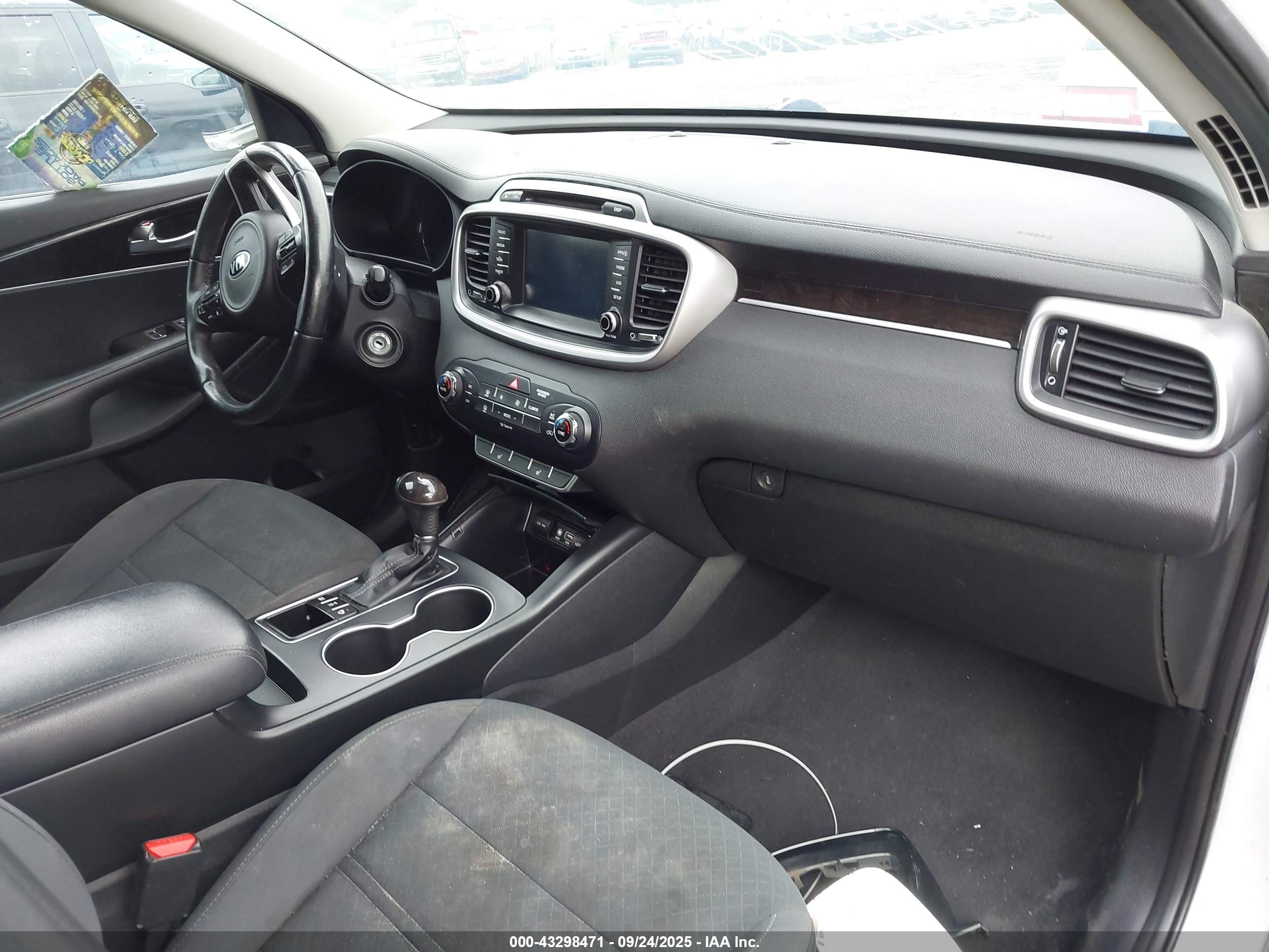 KIA SORENTO image 5