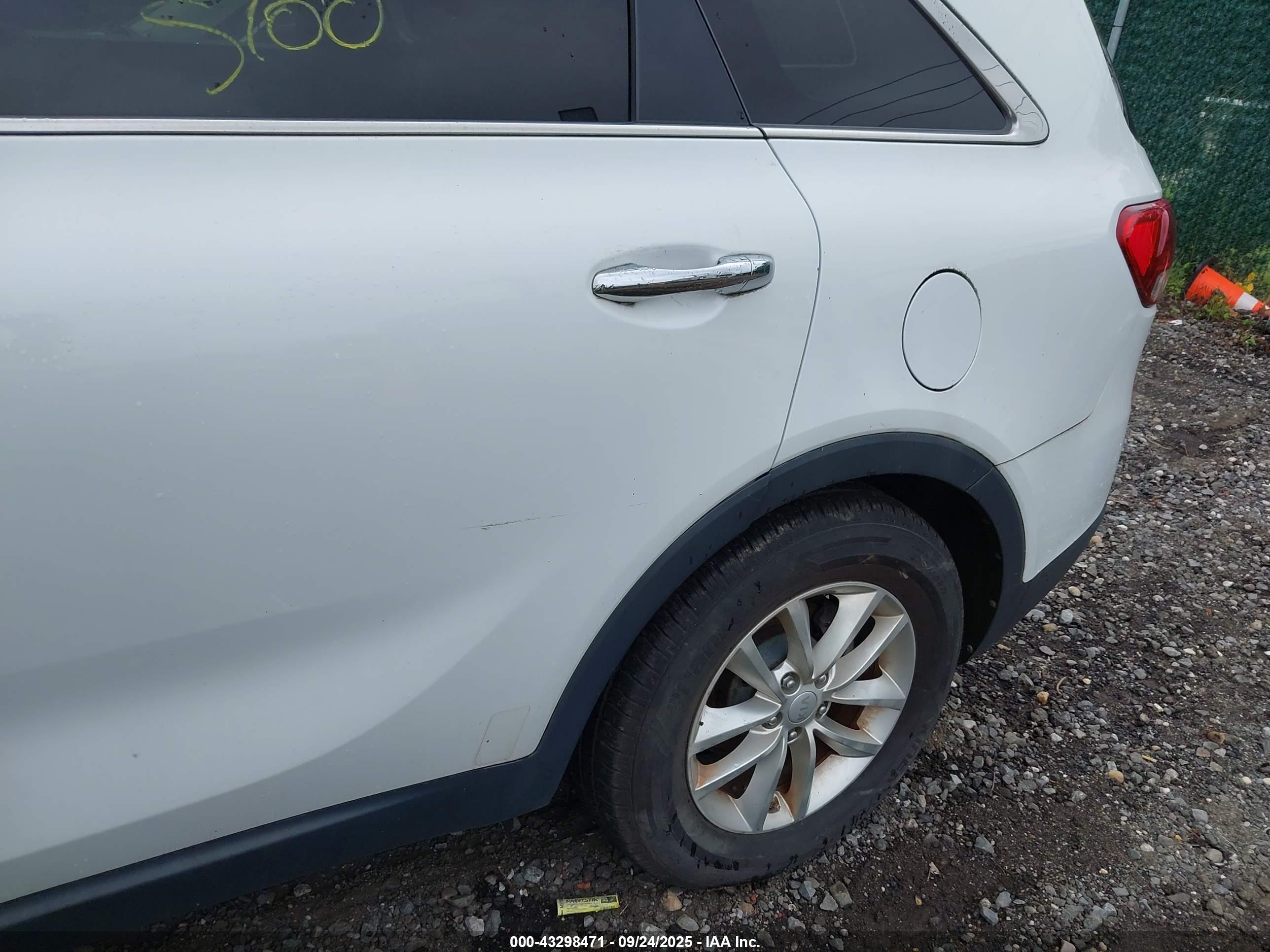 KIA SORENTO image 6
