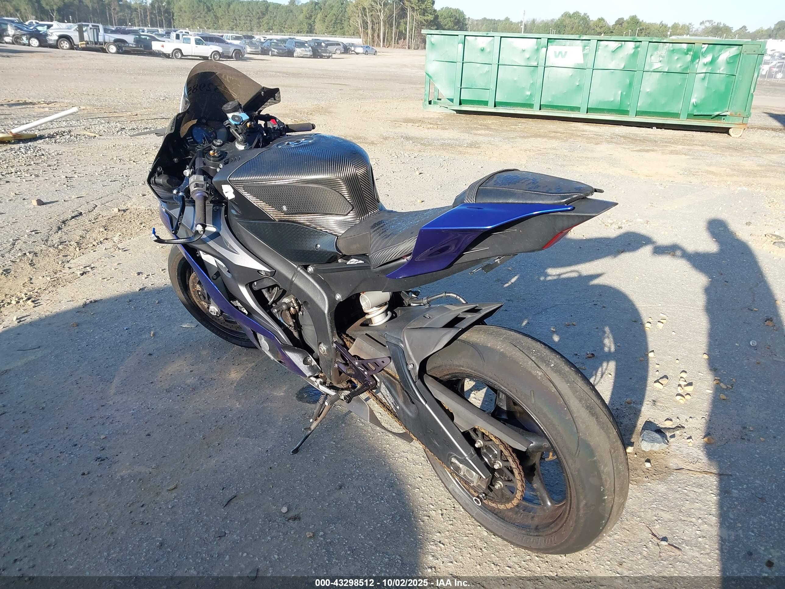 YAMAHA YZFR6 image 3