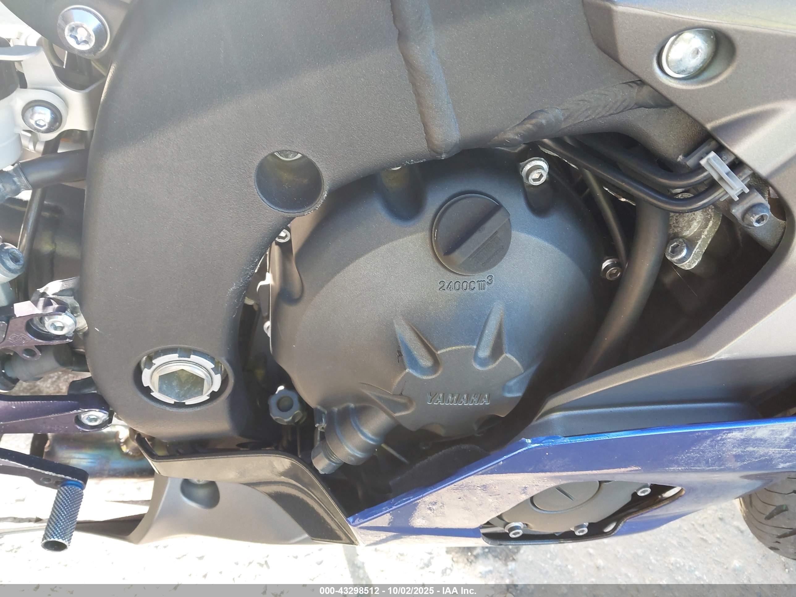 YAMAHA YZFR6 image 8
