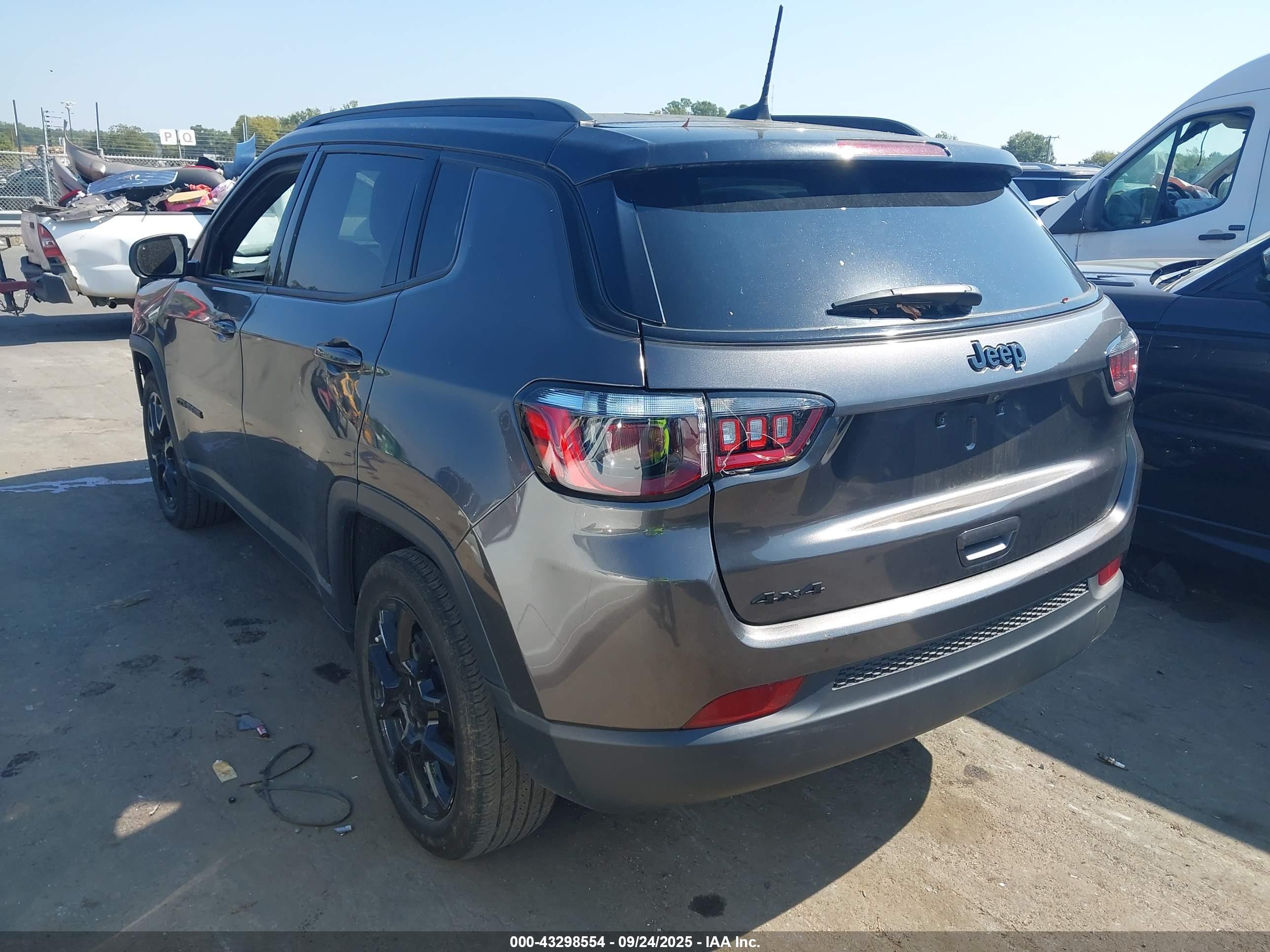 JEEP COMPASS image 3